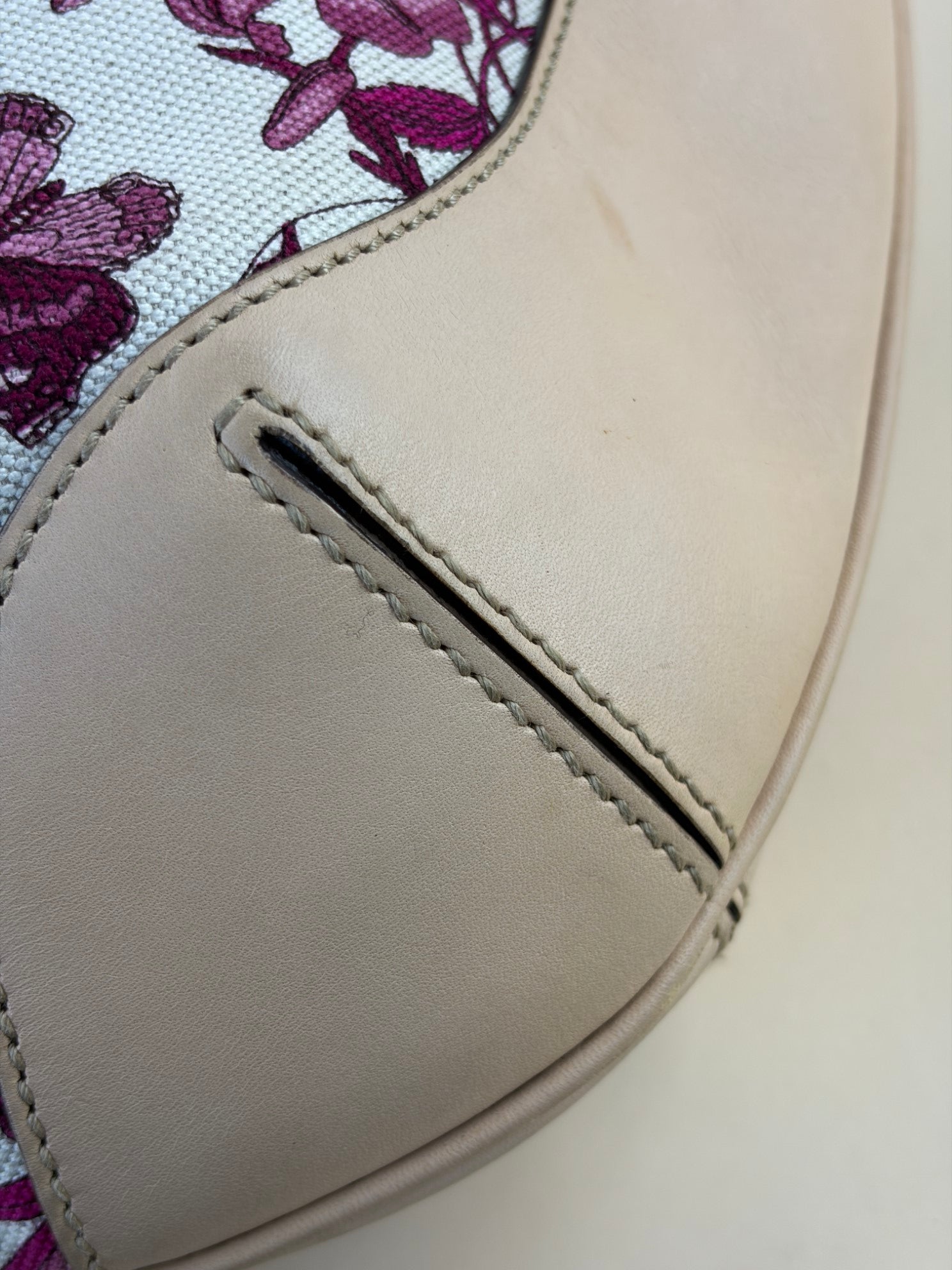 gucci white pink canvas embroidered Peggy bamboo handle bag