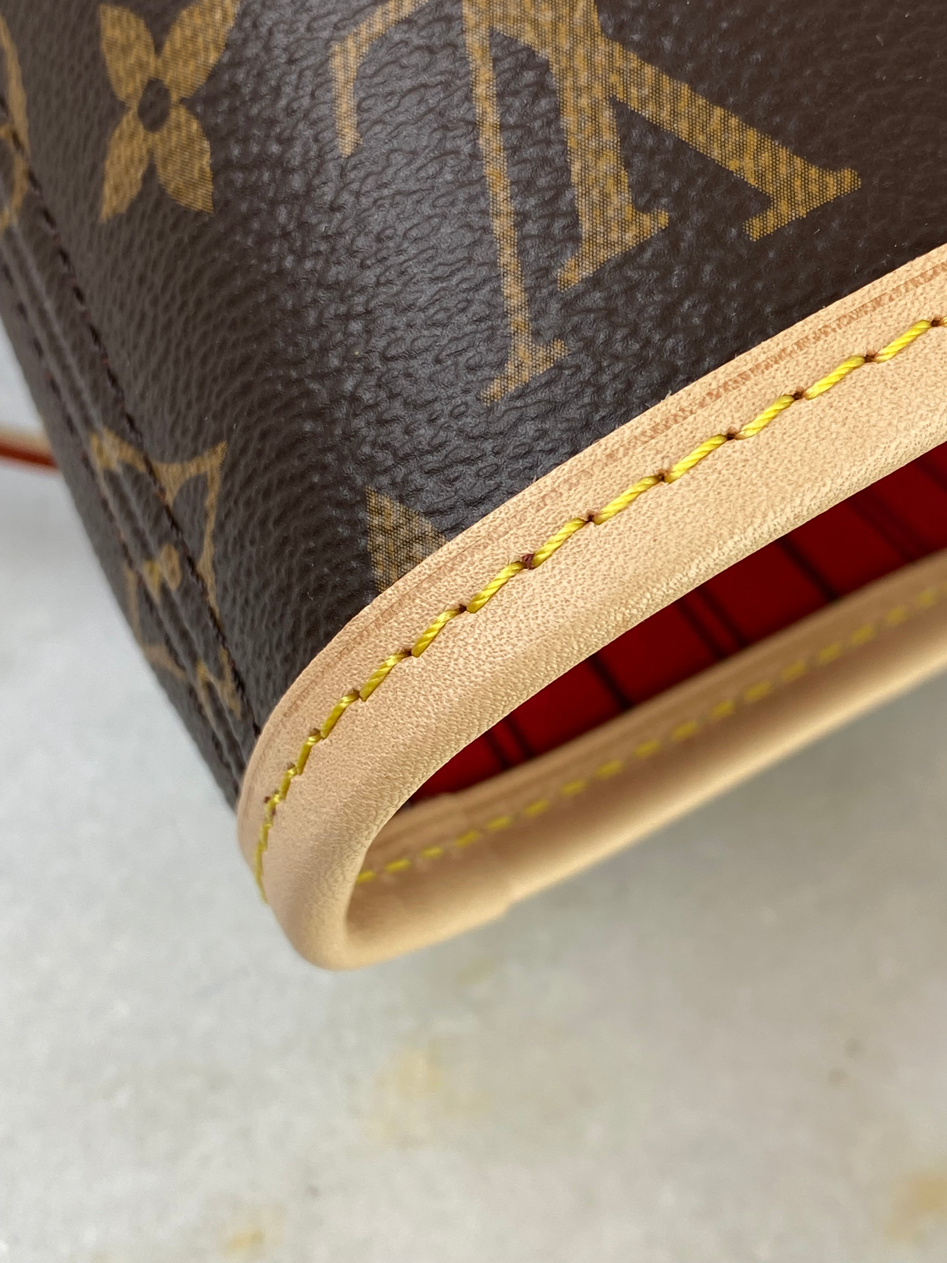 Louis Vuitton Monogram Neverfull MM Shoulder Bag W/ Pouch