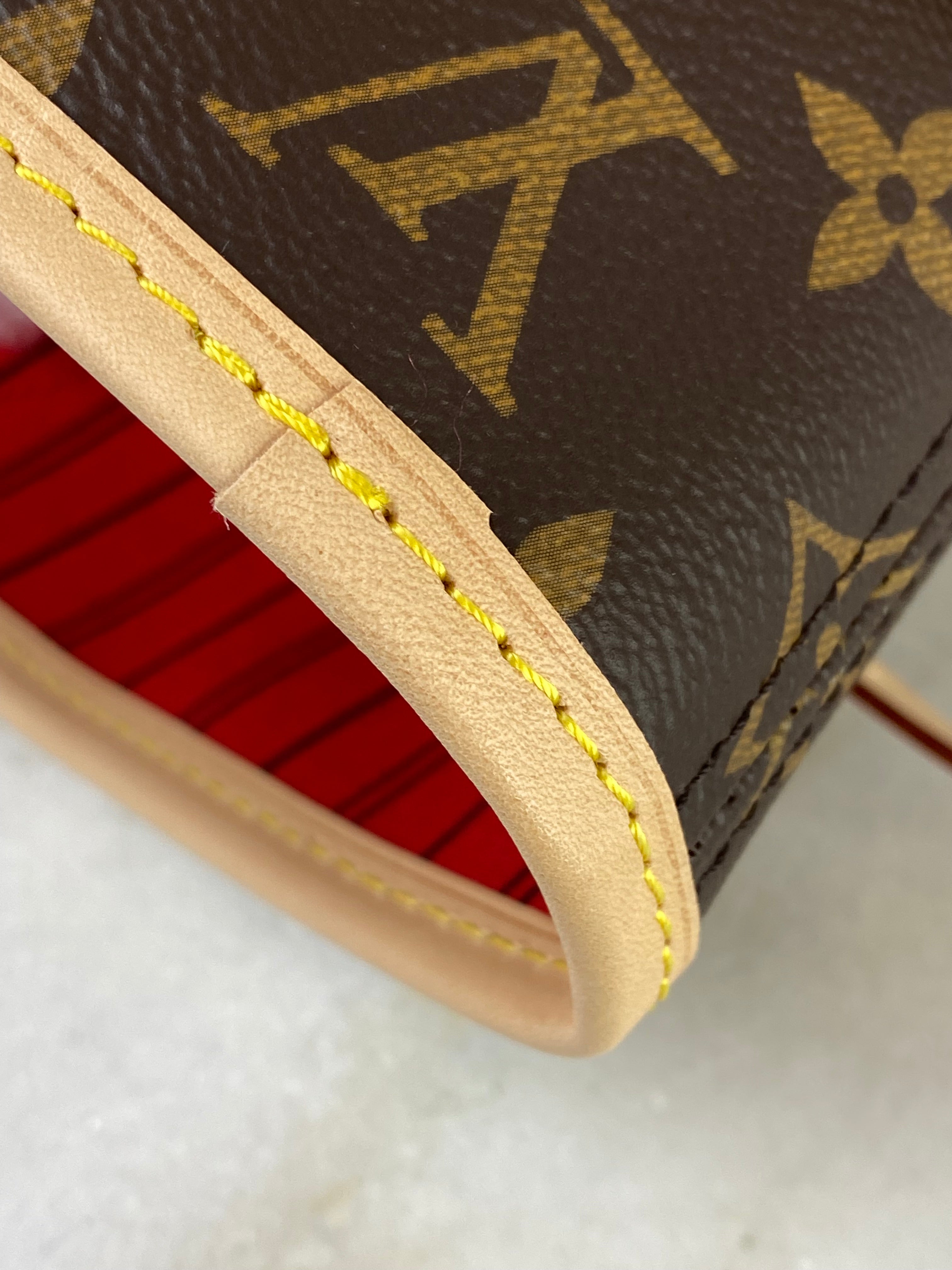 Louis Vuitton Monogram Neverfull MM Shoulder Bag W/ Pouch