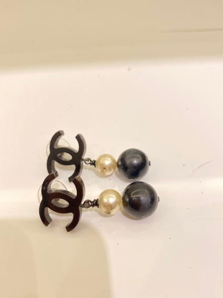 Chanel Bicolor Pearls Earring-Earrings-Chanel-The Closet Egypt