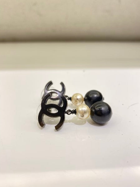 Chanel Bicolor Pearls Earring-Earrings-Chanel-The Closet Egypt