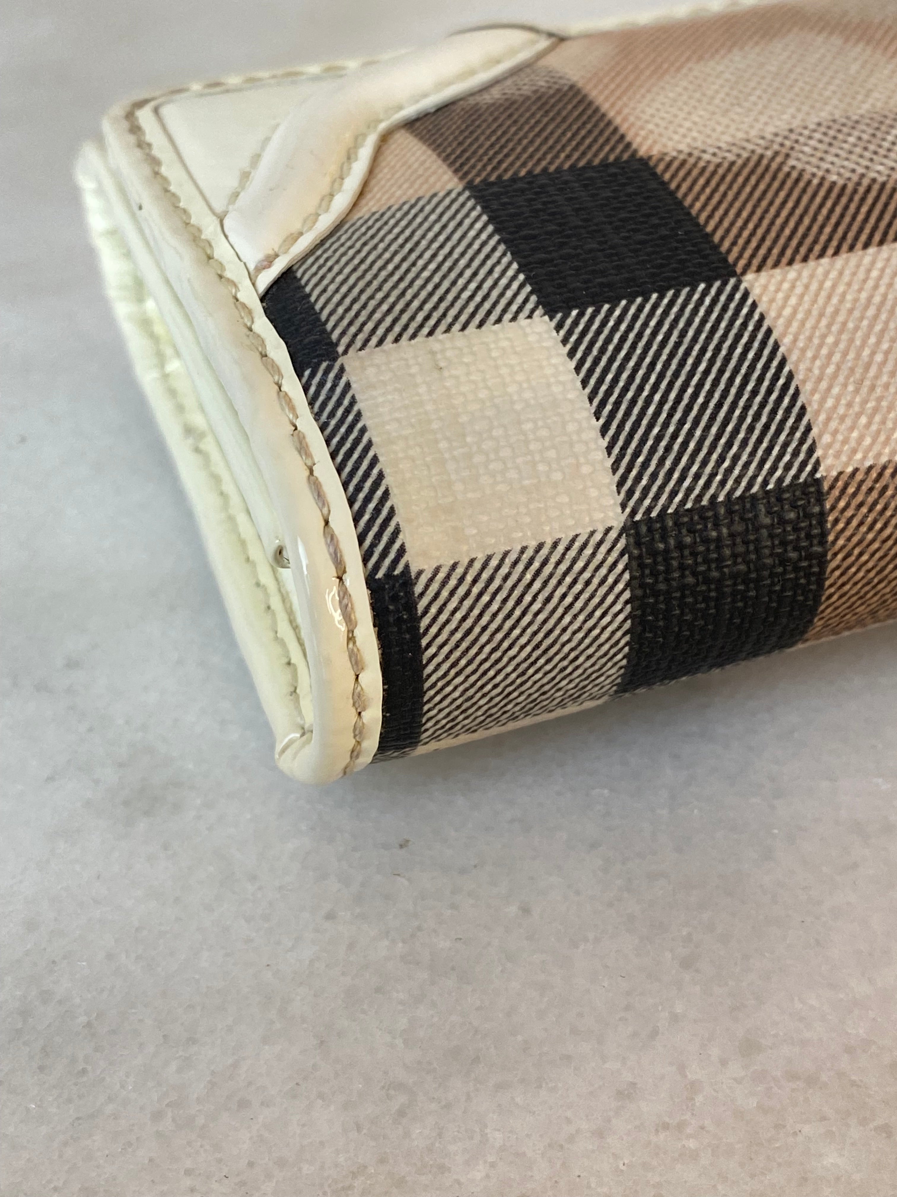 Burberry Off White House Check Hearts Flap Long Wallet-wallet-Burberry-The Closet Egypt
