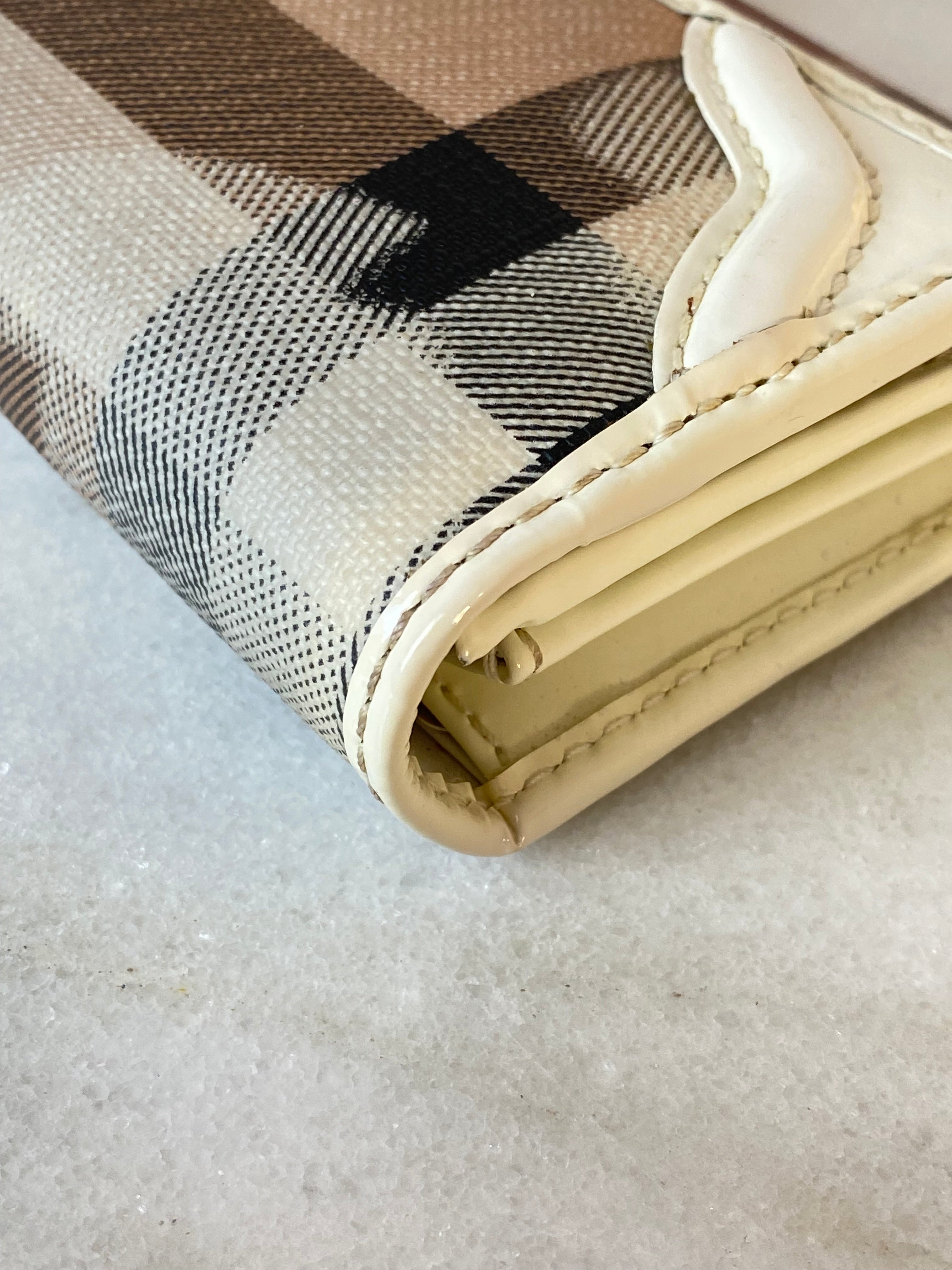 Burberry Off White House Check Hearts Flap Long Wallet-wallet-Burberry-The Closet Egypt