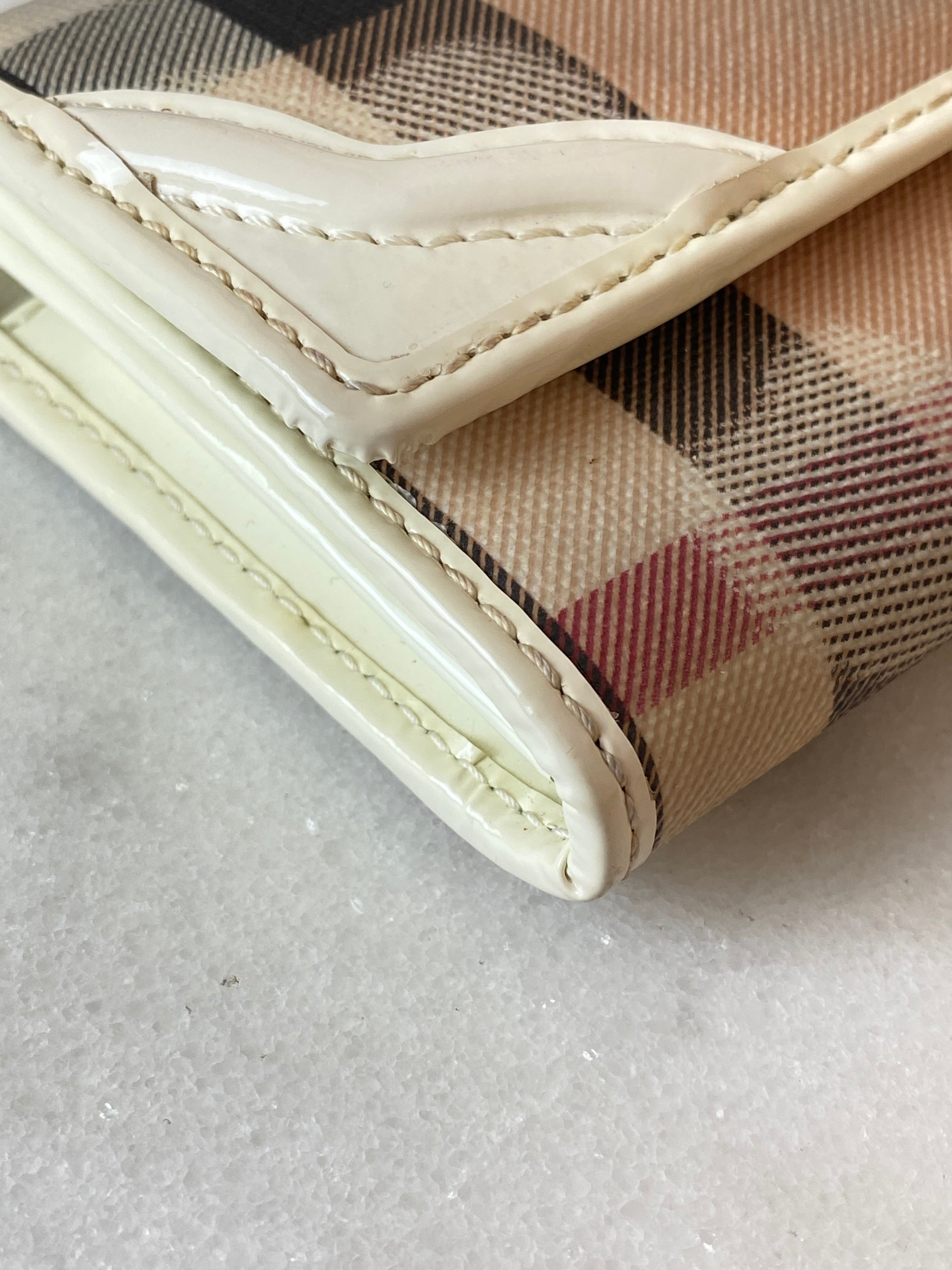 Burberry Off White House Check Hearts Flap Long Wallet-wallet-Burberry-The Closet Egypt