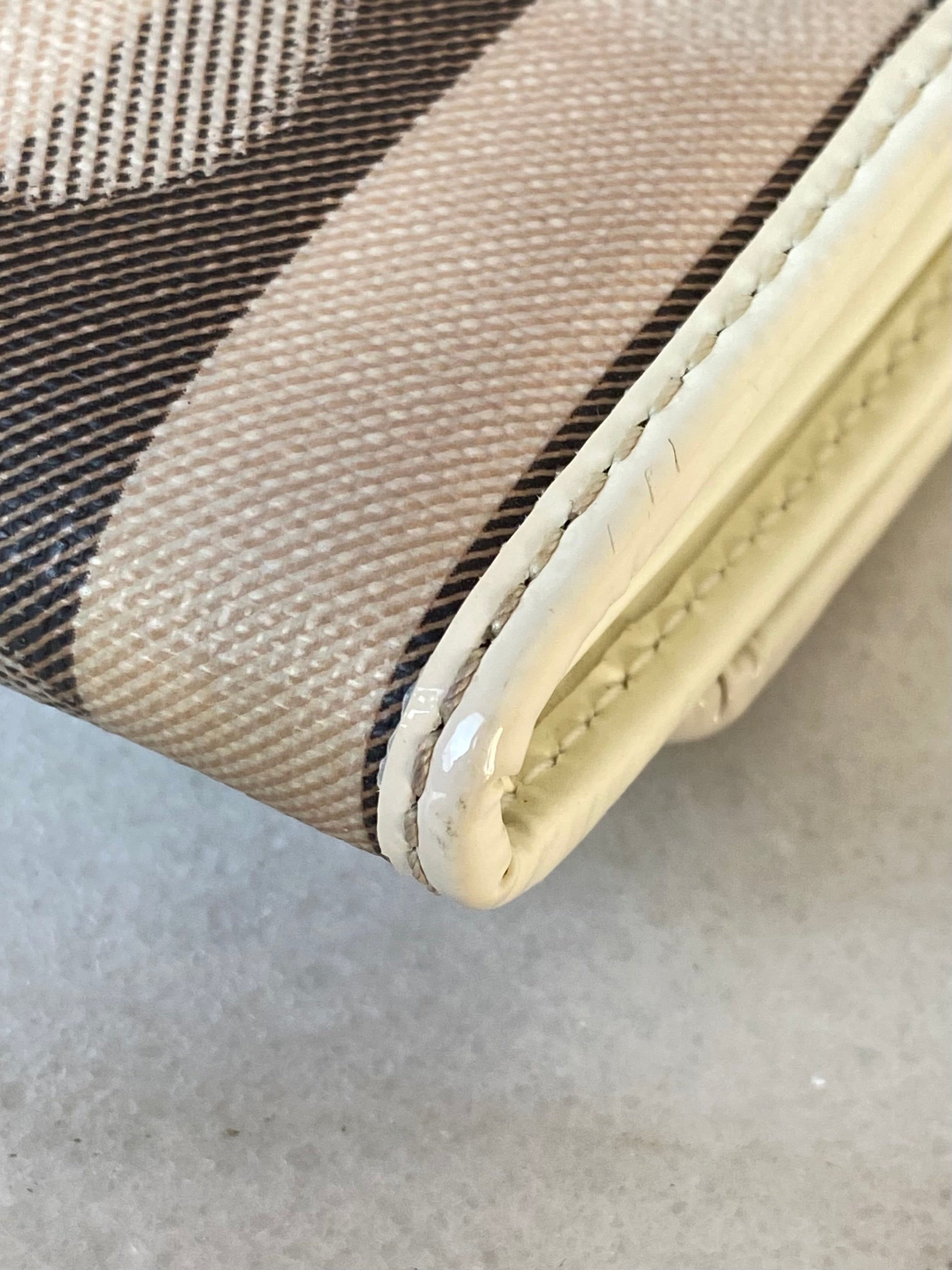 Burberry Off White House Check Hearts Flap Long Wallet-wallet-Burberry-The Closet Egypt
