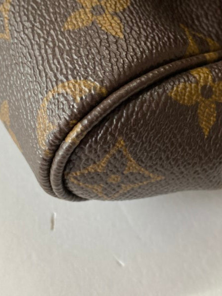 Louis Vuitton Monogram Favorite MM Bag W/ Chain-handbag-Louis Vuitton-The Closet Egypt