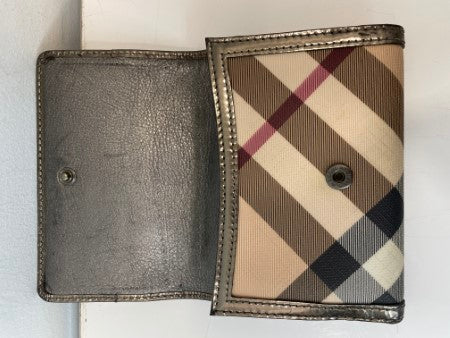 Burberry House Check Wallet-wallet-Burberry-The Closet Egypt