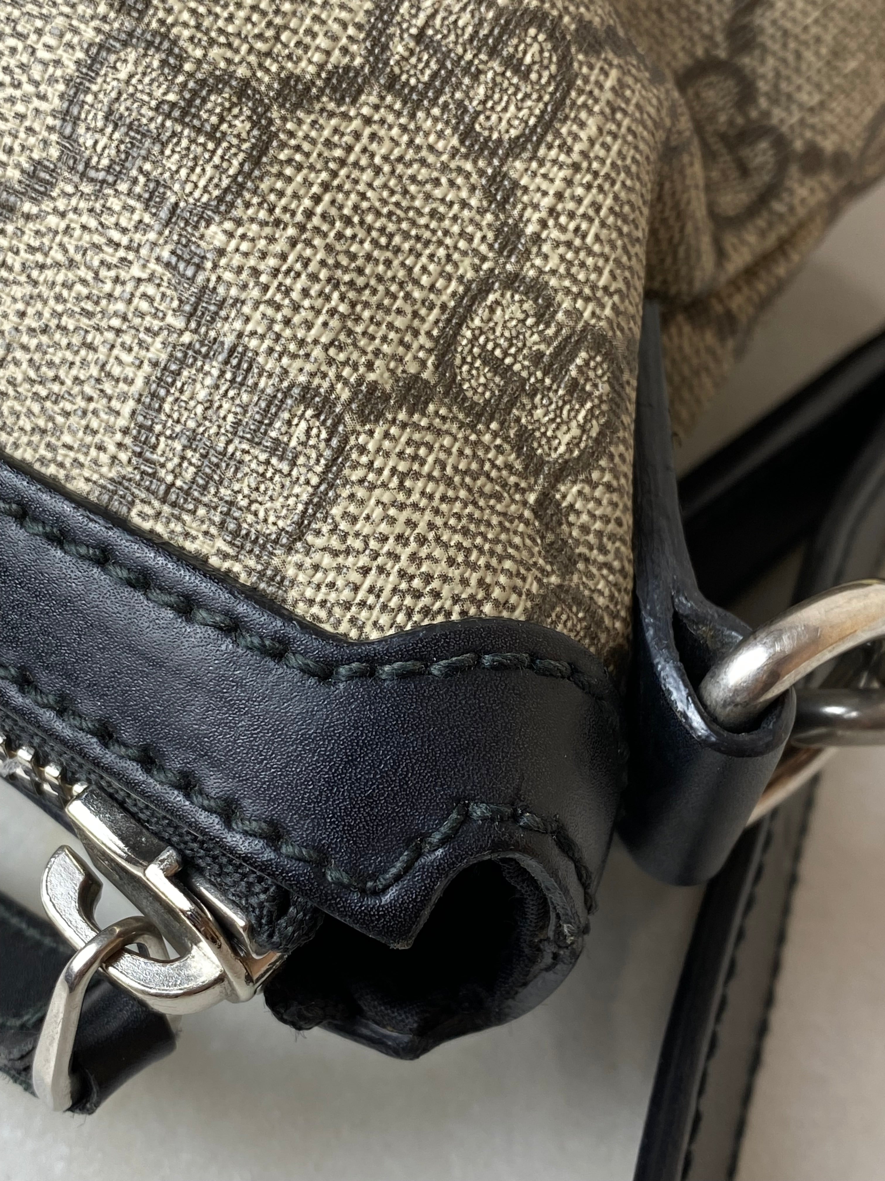 Gucci Ebony GG Supreme Monogram Messenger Bag