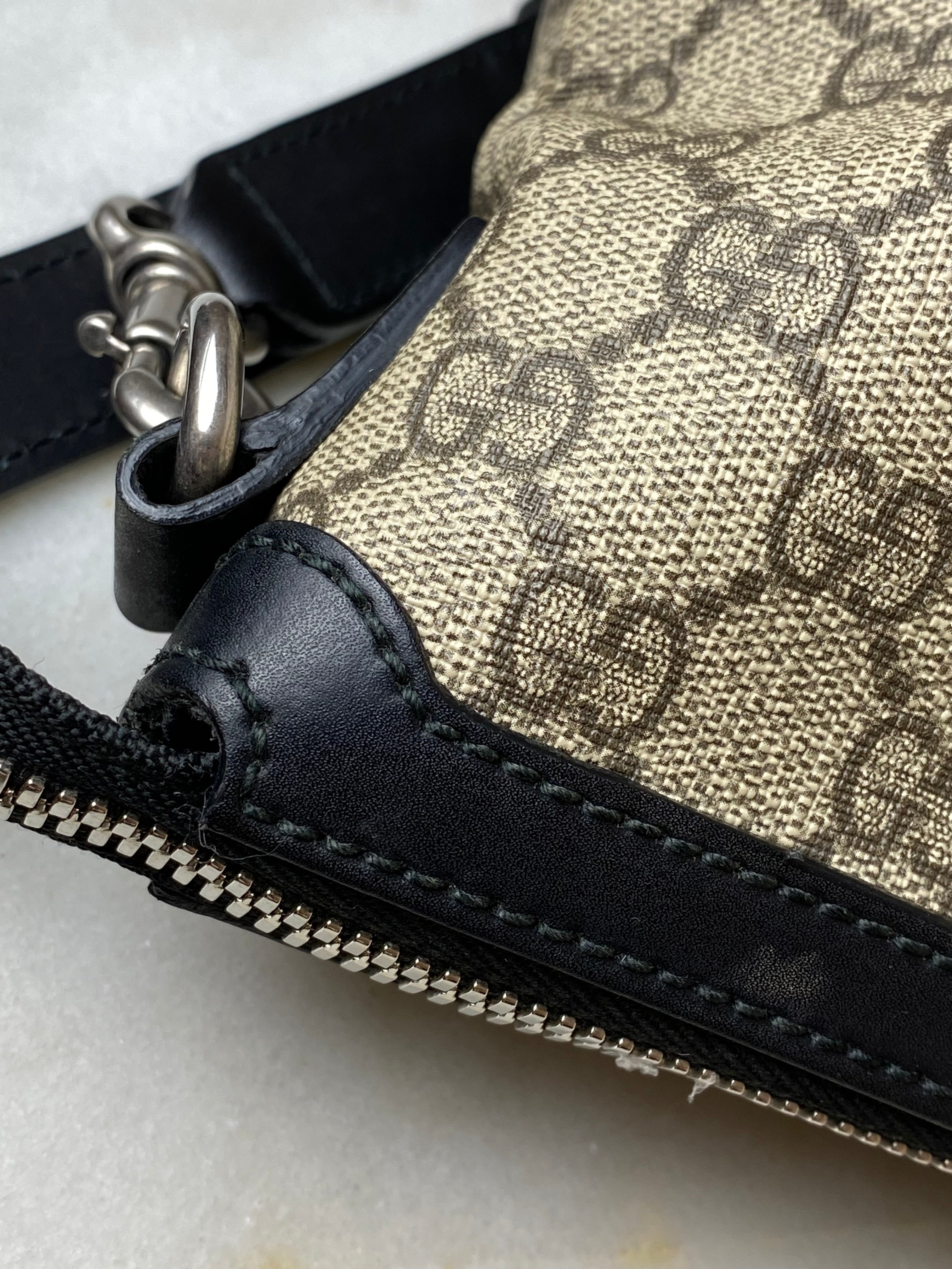 Gucci Ebony GG Supreme Monogram Messenger Bag
