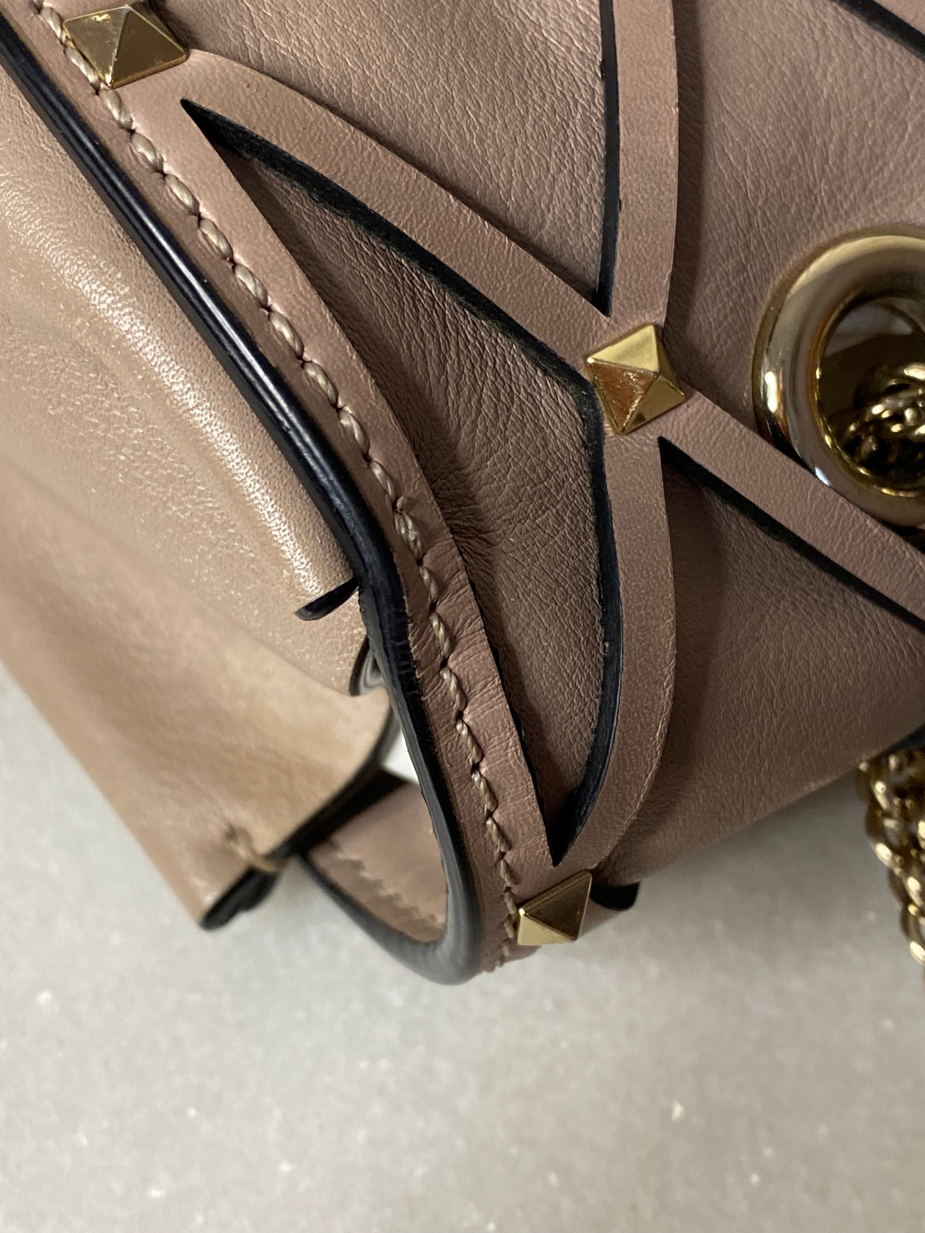 Valentino Nude Rockstud Bag W/ Chain-handbag-Valentino-The Closet Egypt