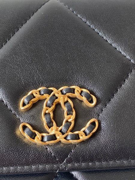 Chanel Black 19 Wallet on Chain