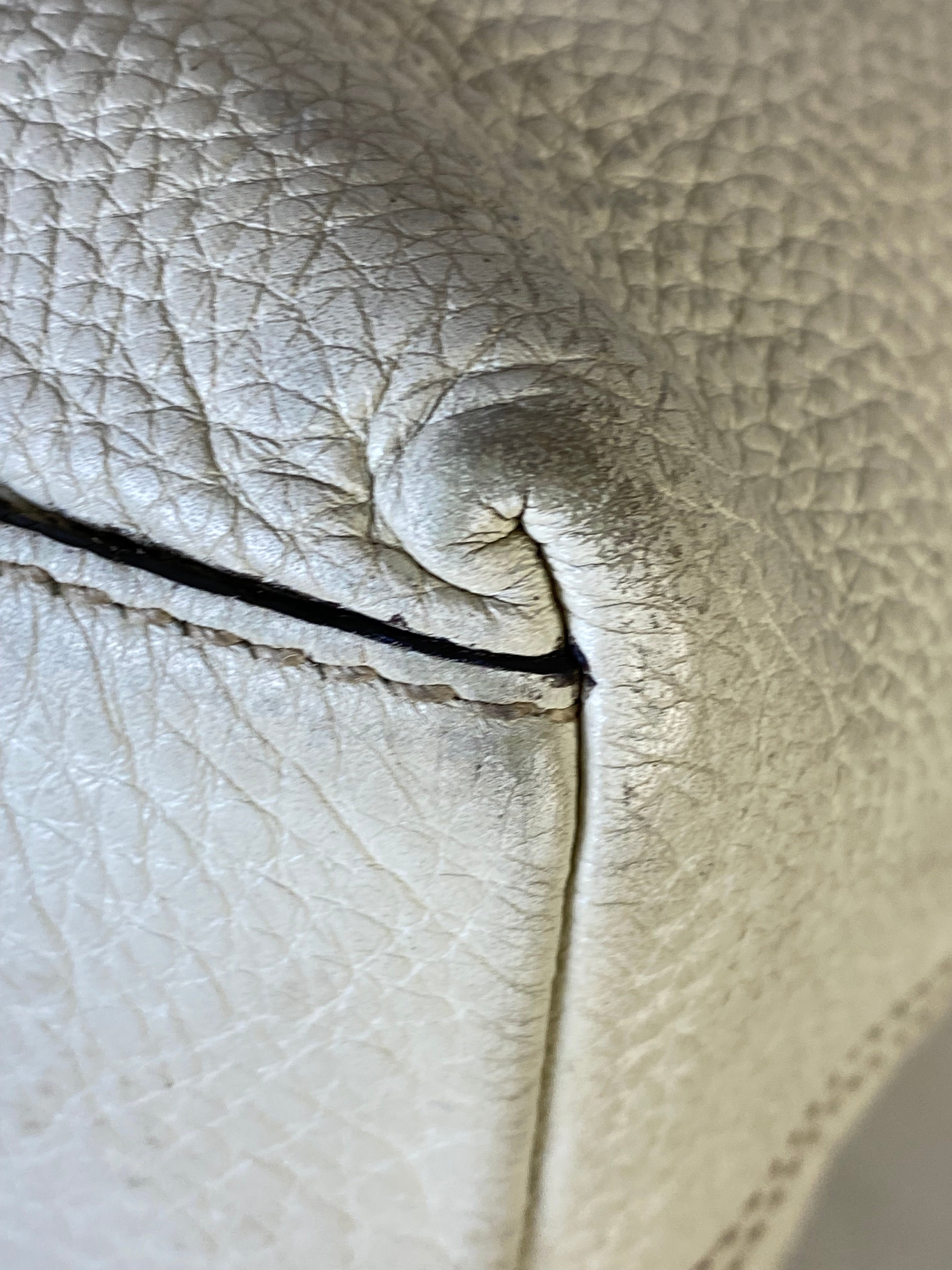 Gucci Beige Soho Chain Bag-handbag-Gucci-The Closet Egypt