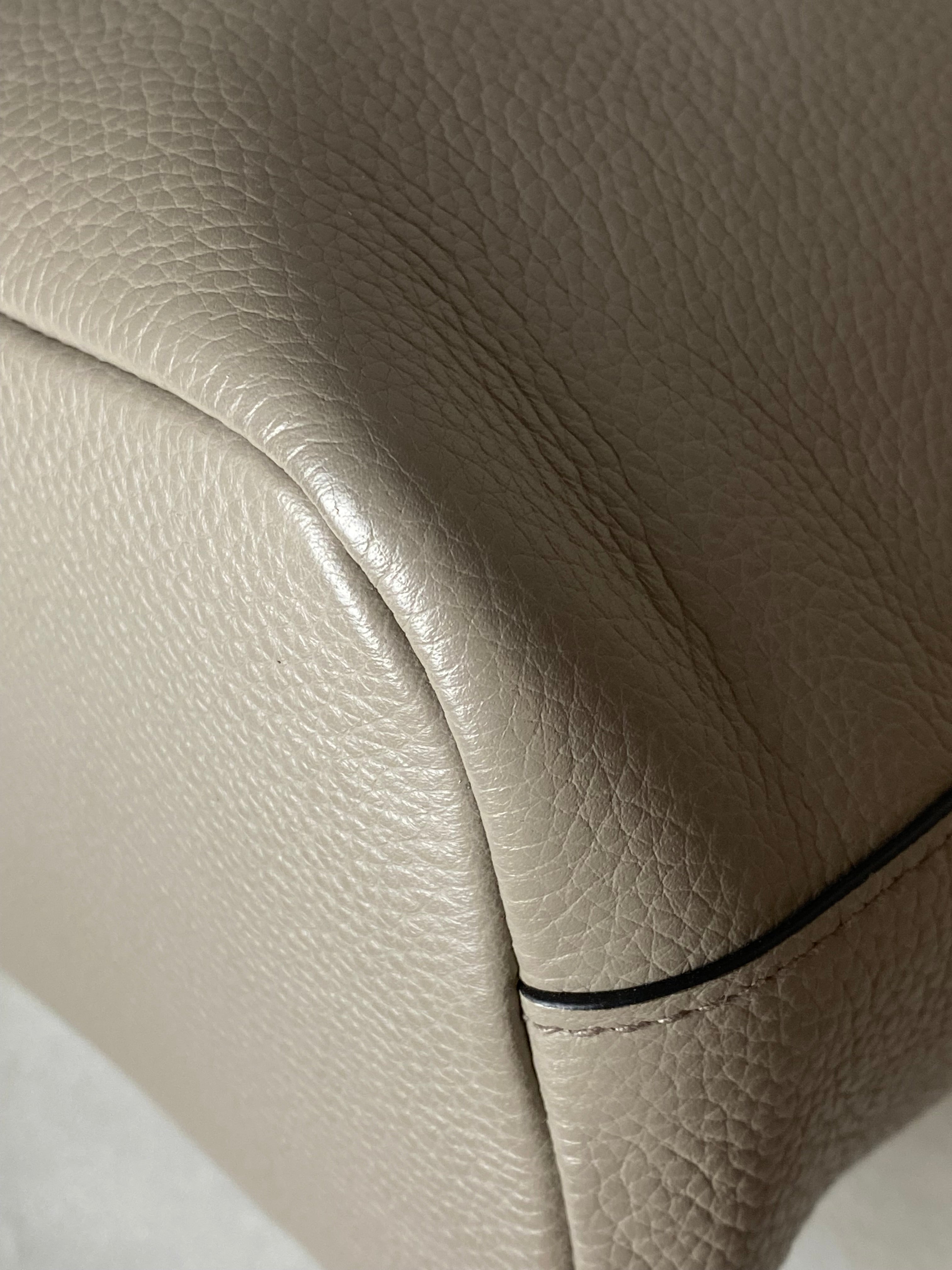 Prada Grey Vitello Daino Euro Leder Schultertasche Crossbody Bag-handbag-Prada-The Closet Egypt