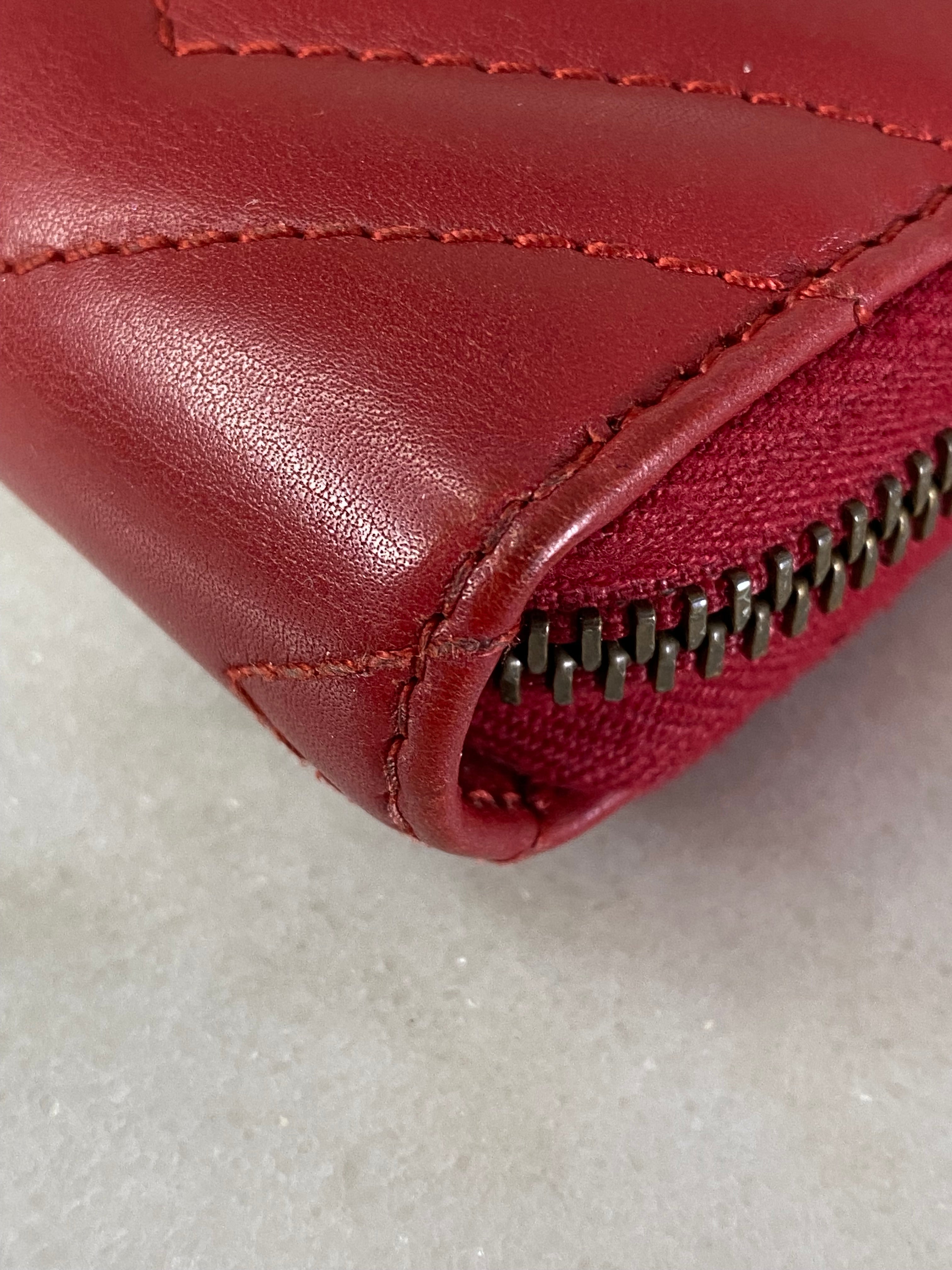 Gucci Red GG Matelasse Marmont Round Zip Wallet-wallet-Gucci-The Closet Egypt