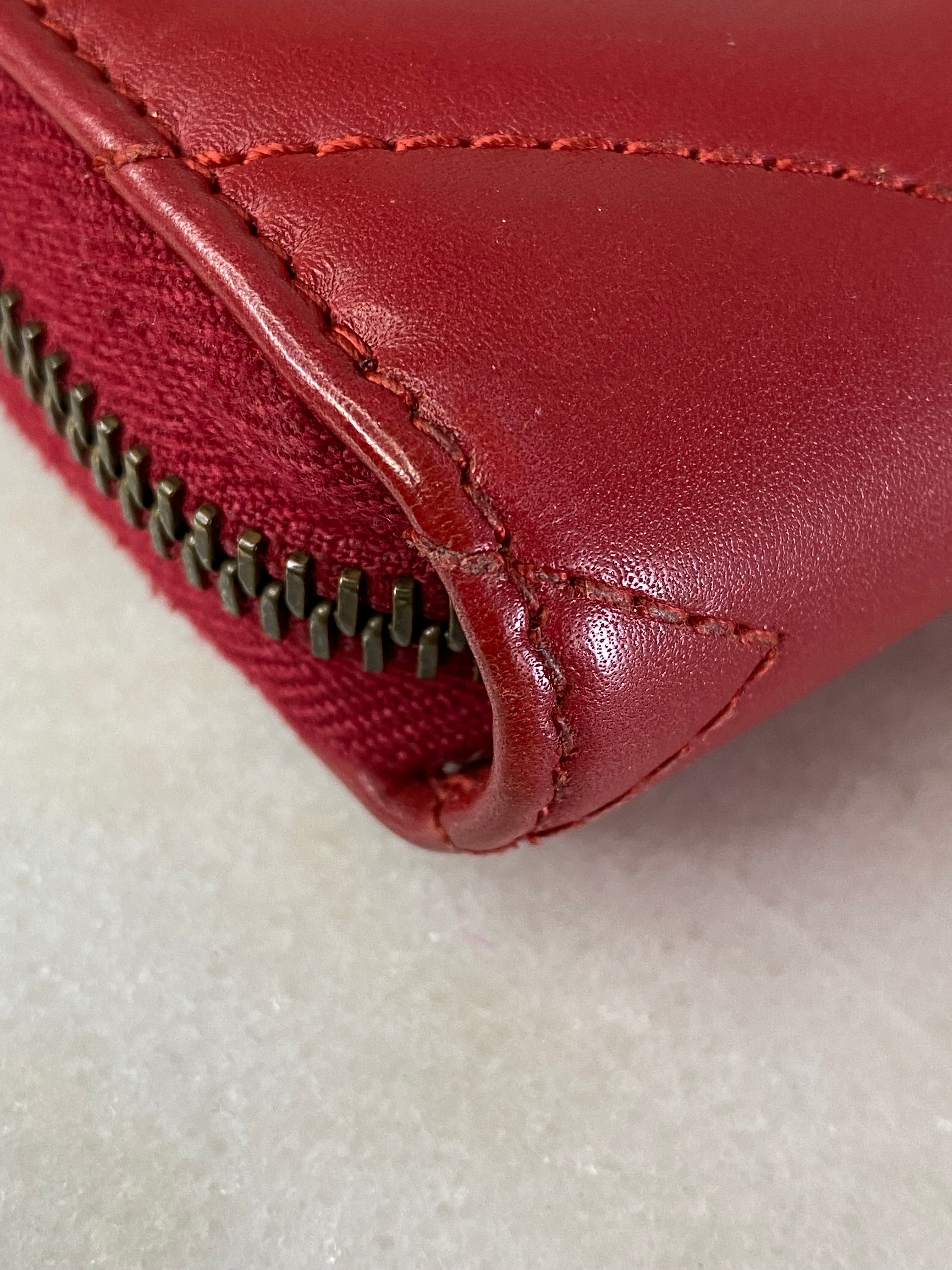 Gucci Red GG Matelasse Marmont Round Zip Wallet-wallet-Gucci-The Closet Egypt