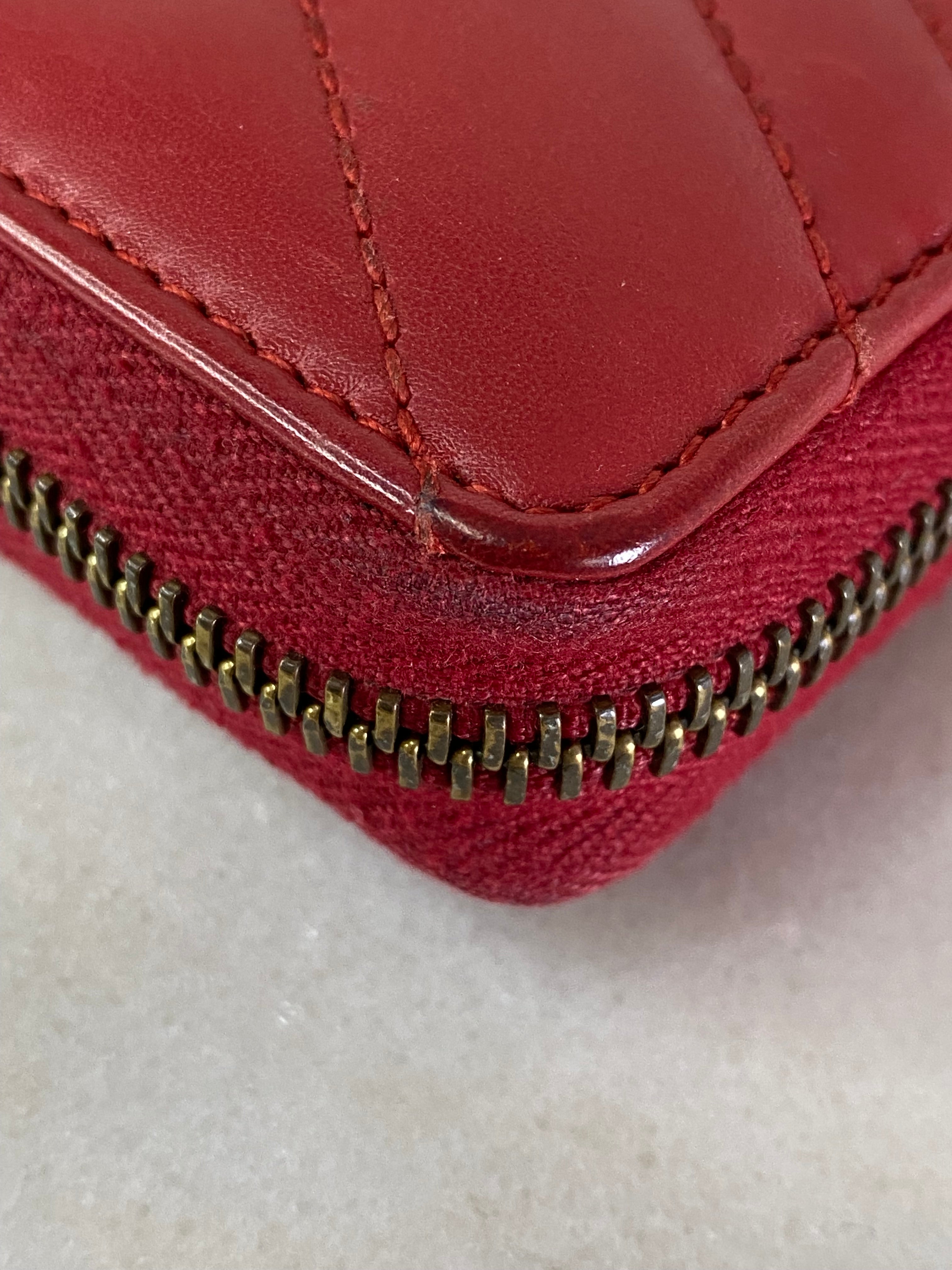 Gucci Red GG Matelasse Marmont Round Zip Wallet-wallet-Gucci-The Closet Egypt