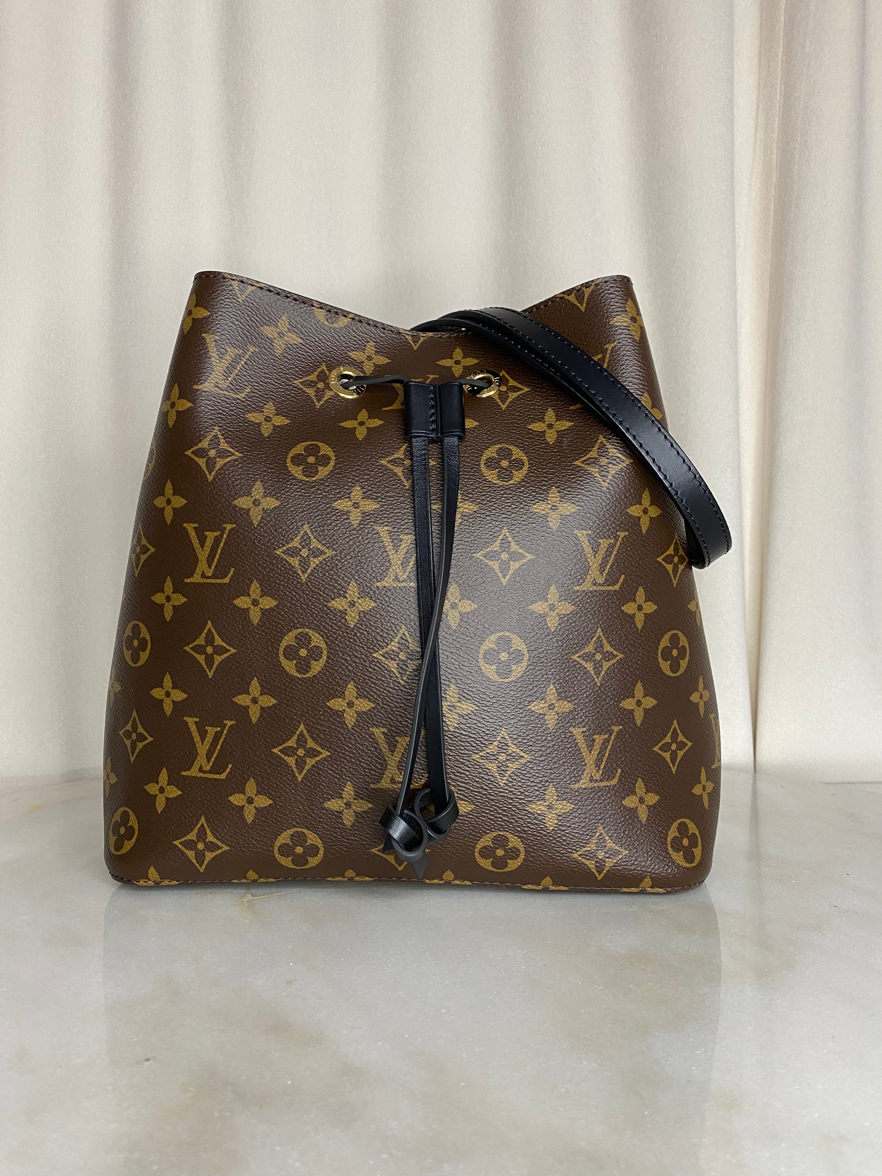 Louis Vuitton Monogram Neonoe MM Bucket Bag-handbag-Louis Vuitton-The Closet Egypt
