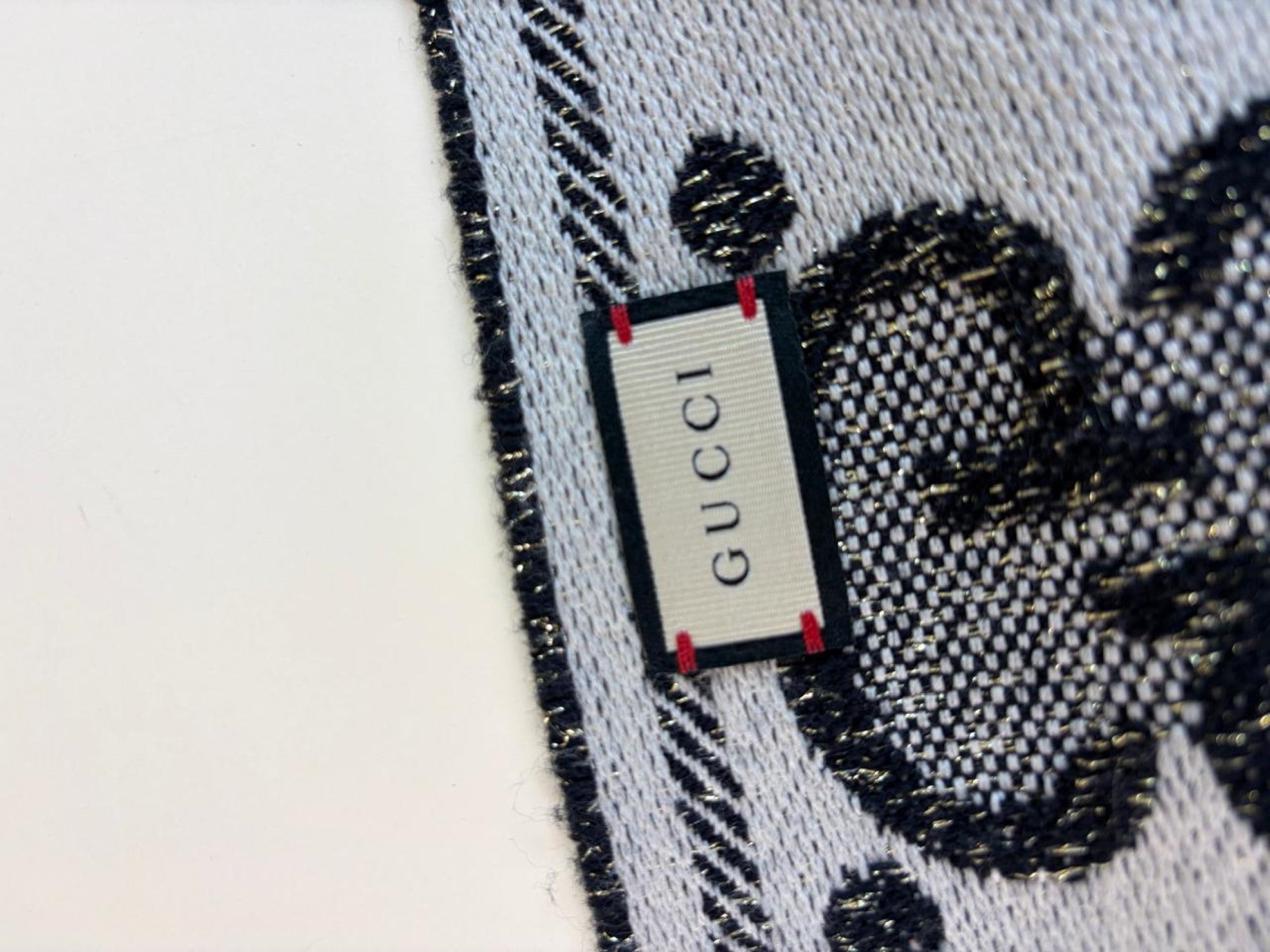 GUCCI gg jacquard wool scarf black& beige
