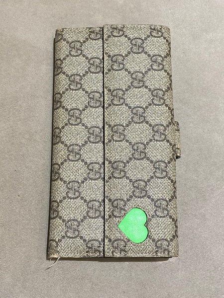 Gucci Bicolor GG Supreme Heart Print Wallet-wallet-Gucci-The Closet Egypt