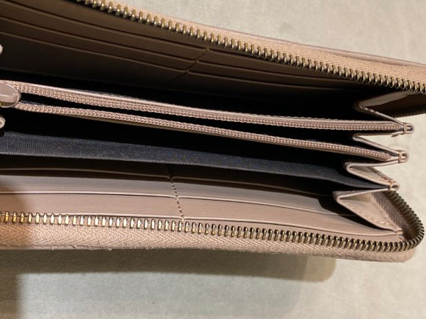 Gucci Beige GG Matelasse Marmont Zip Around Wallet