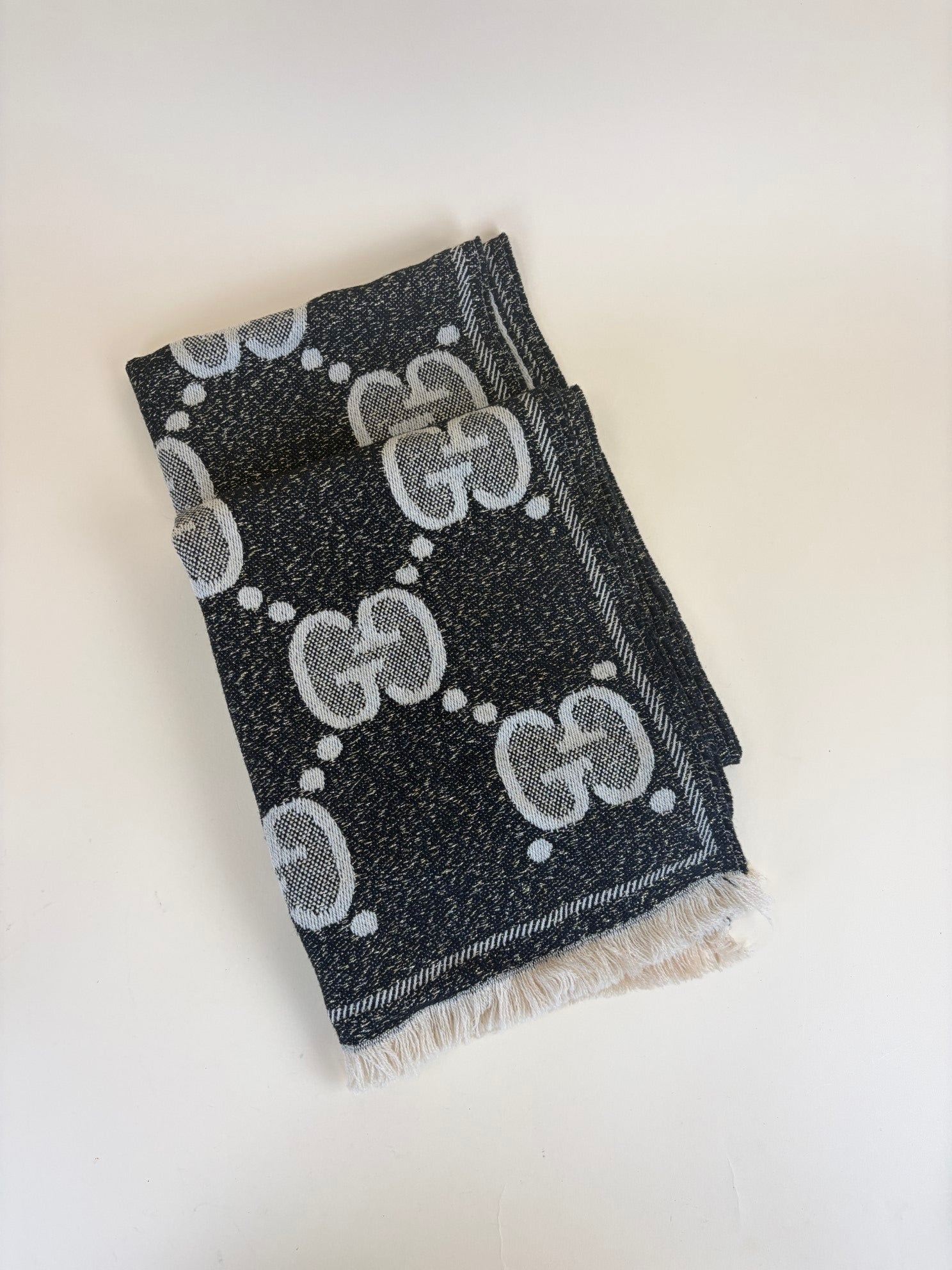 GUCCI gg jacquard wool scarf black& beige