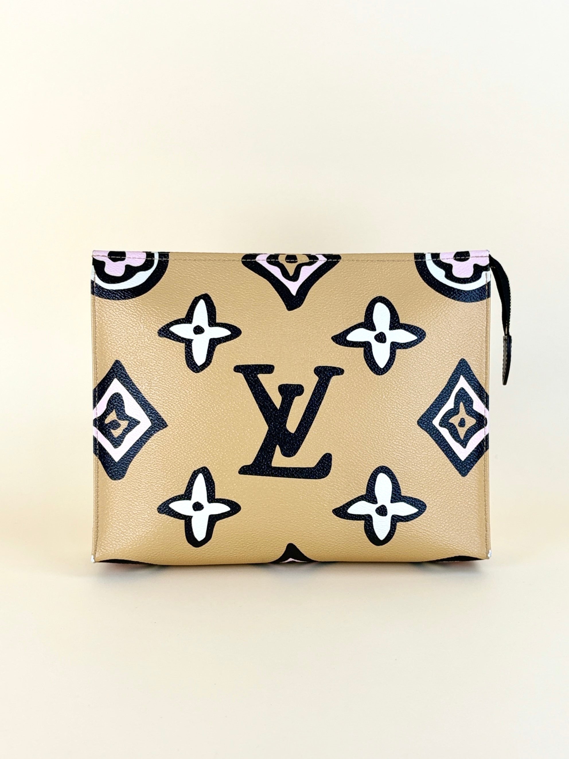 louis Vuitton Arizona monogram giant wildat heart toiletry pouch26