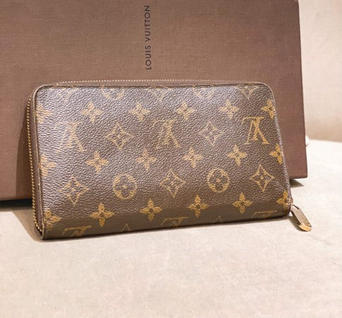 Louis Vuitton Monogram Zippy Organizer Wallet