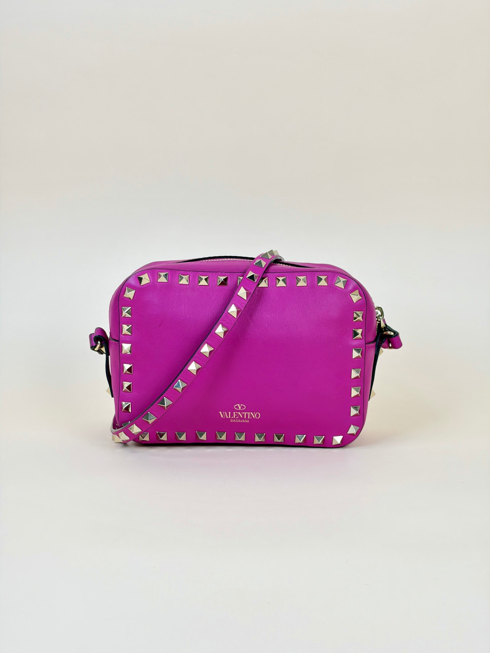 Valentino gravani fushia leather rock studded cross body camera bag