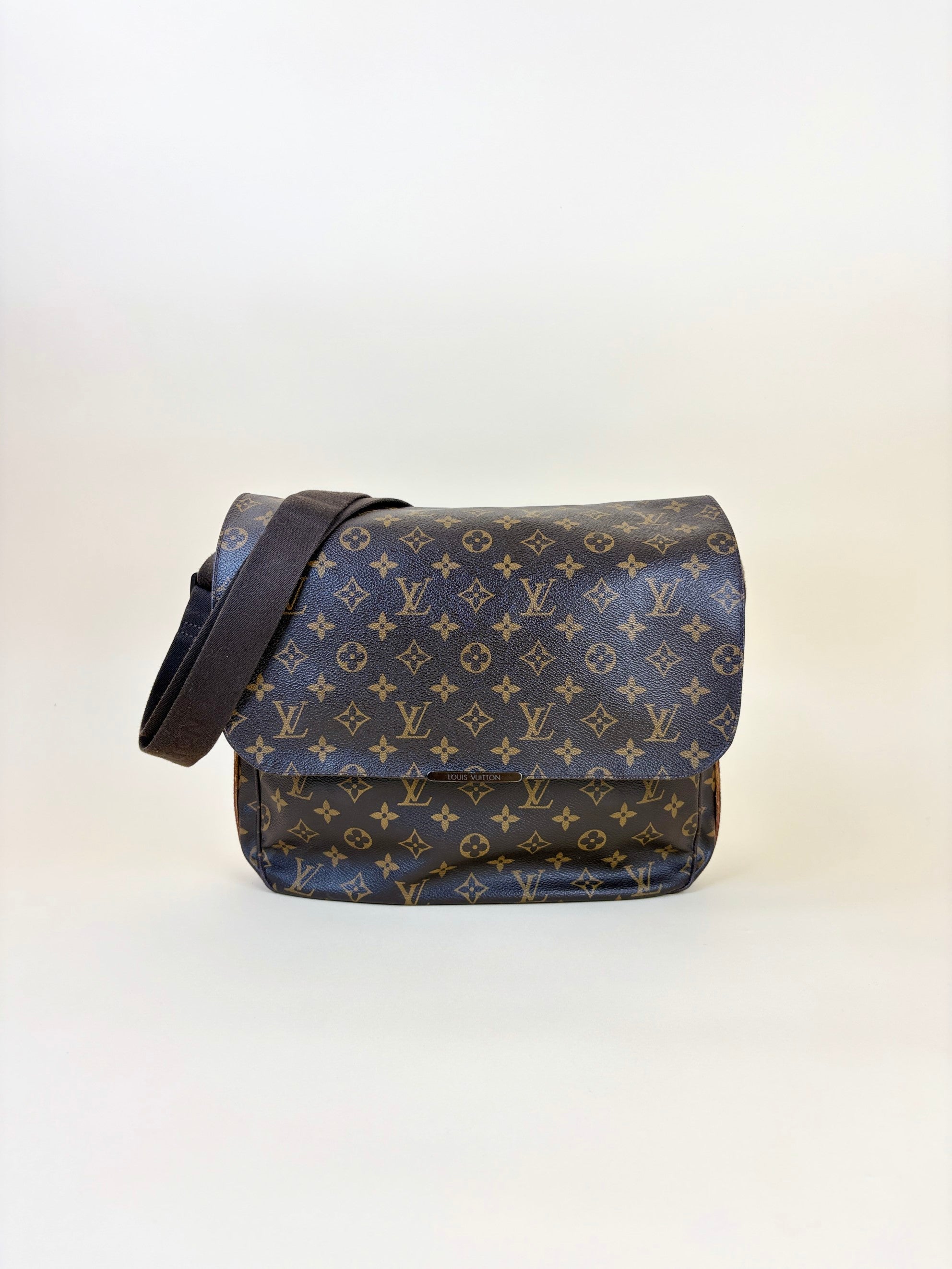 Louis Vuitton beaubourg mm monogram messenger bag