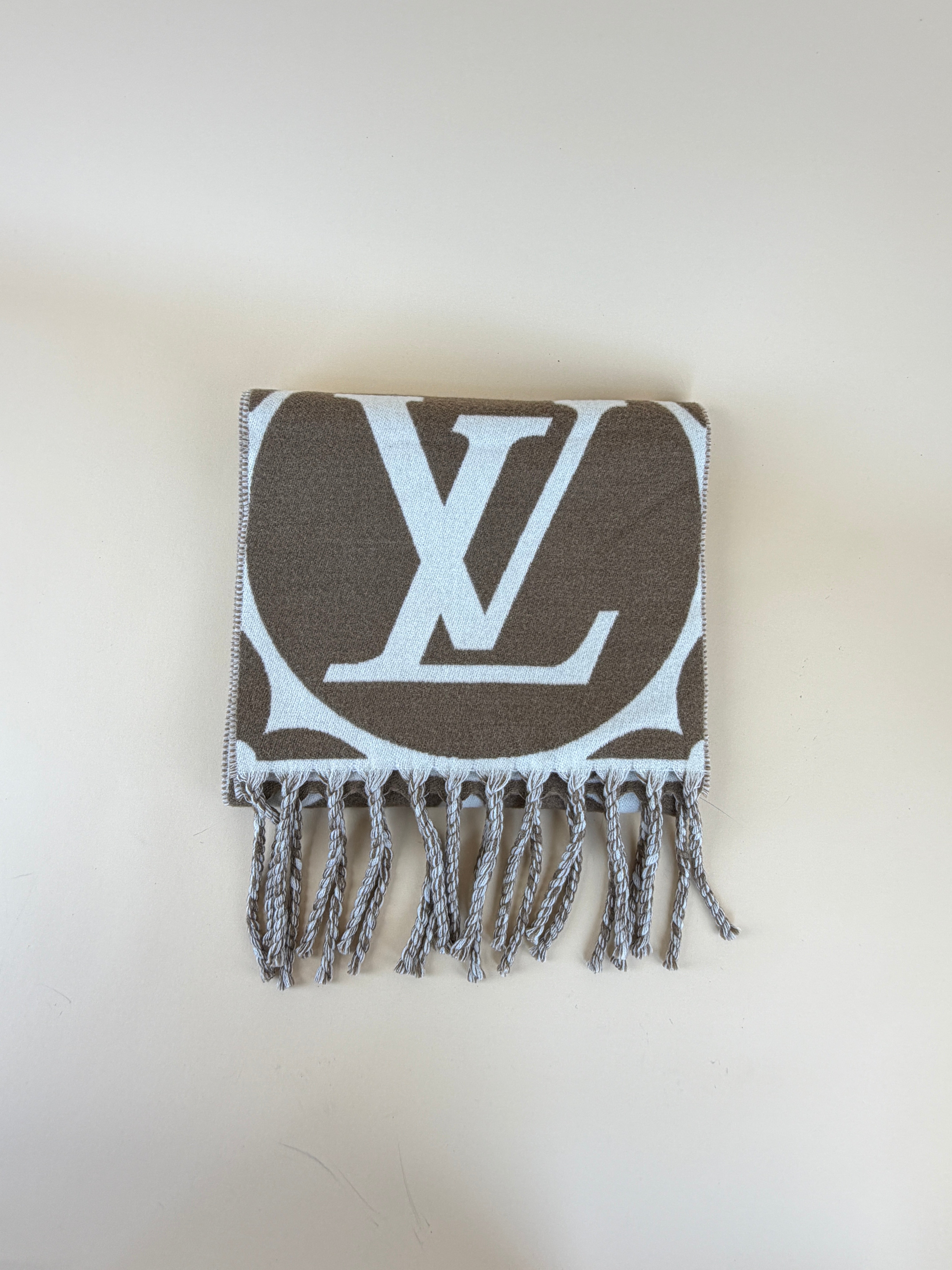 Louis Vuitton Marron Clair Medallion Wool Scarf