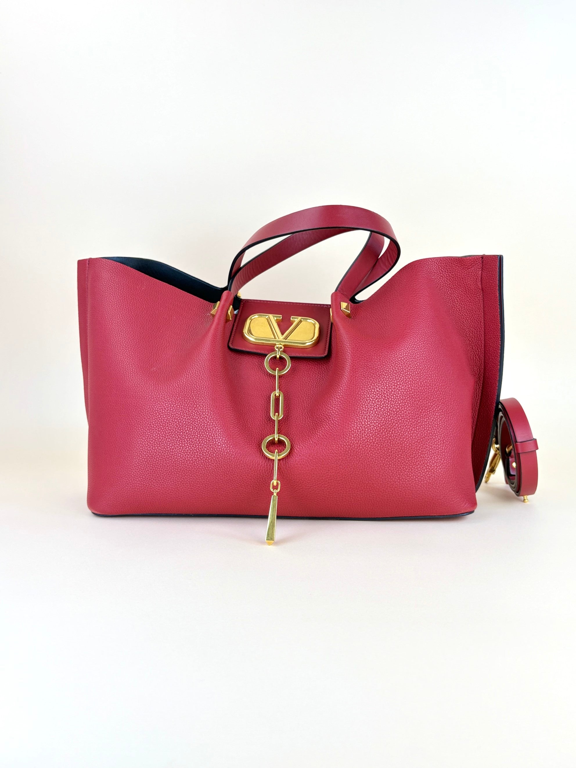 Valentino red v logo escape medium