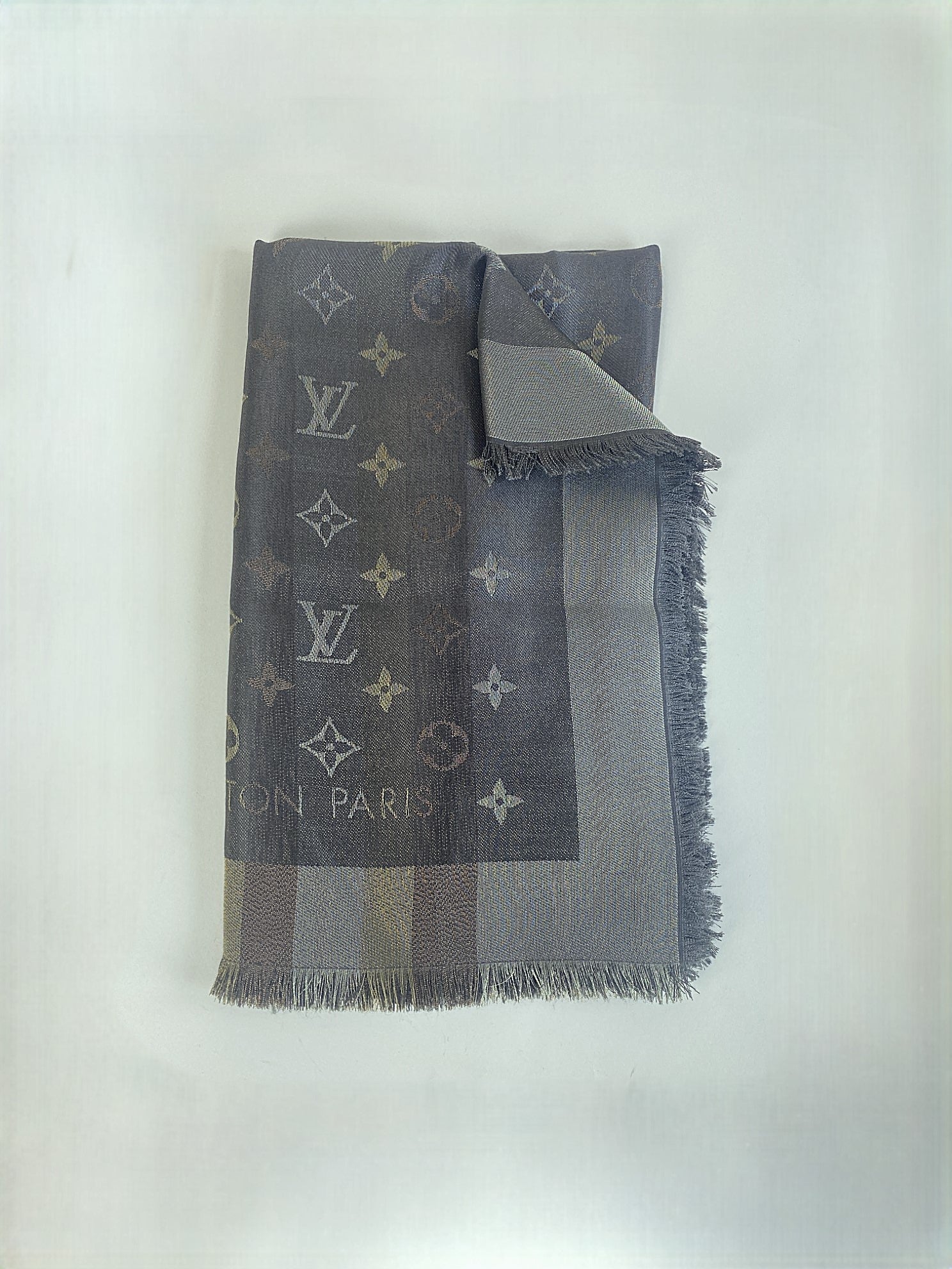 Louis Vuitton Beige Monogram So Shine Shawl