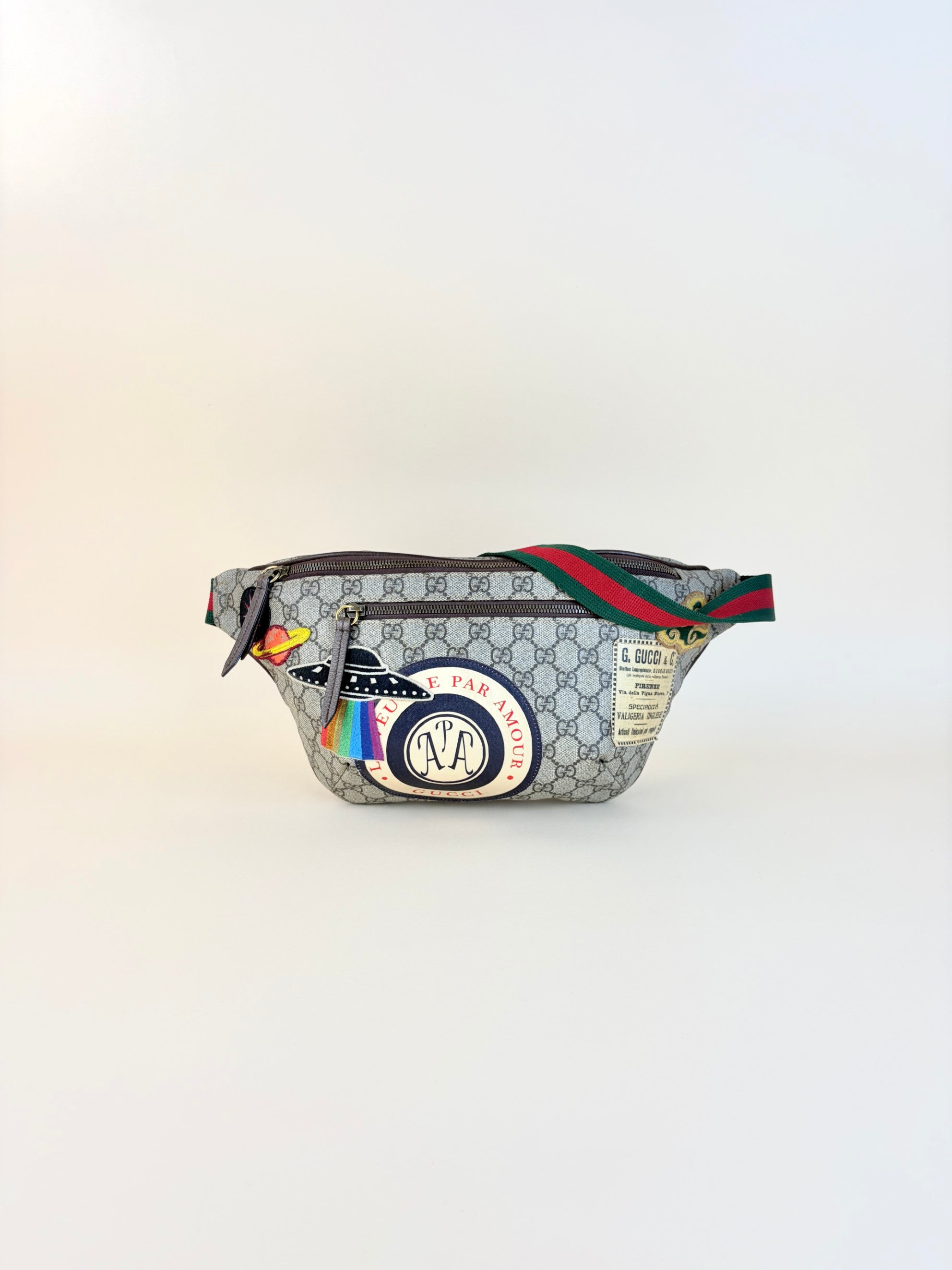 Gucci beige GG Supreme Courier Belt Bag