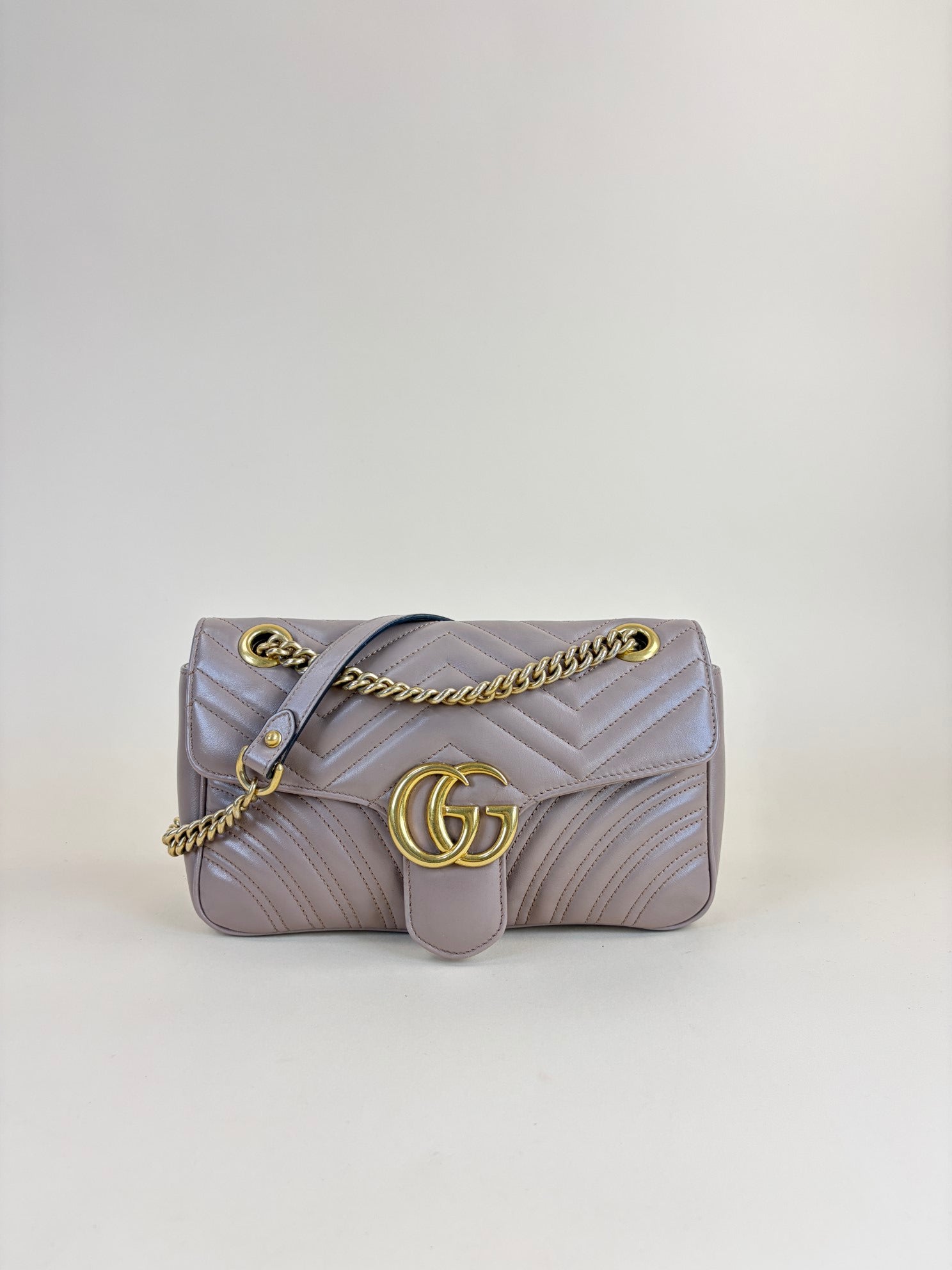 Gucci beige GG Marmont medium