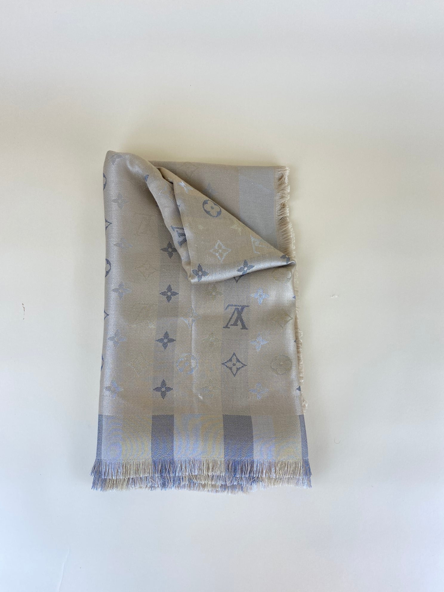 Louis Vuitton so shine beige Monogram shawl Scarf