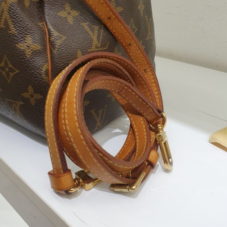 Louis Vuitton Monogram Speedy 30 Bag