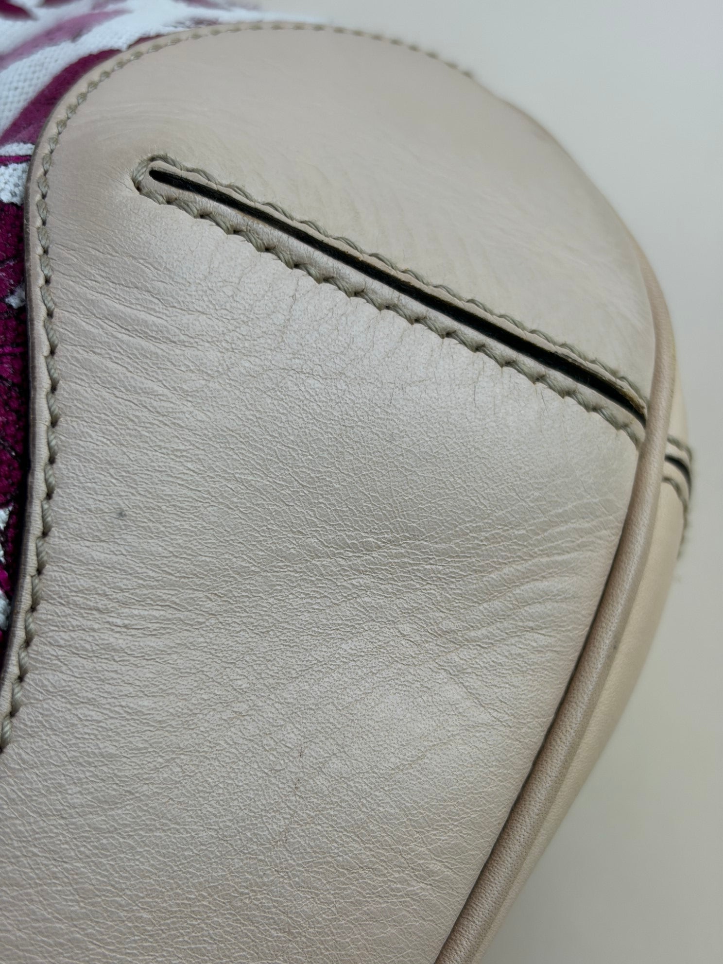 gucci white pink canvas embroidered Peggy bamboo handle bag