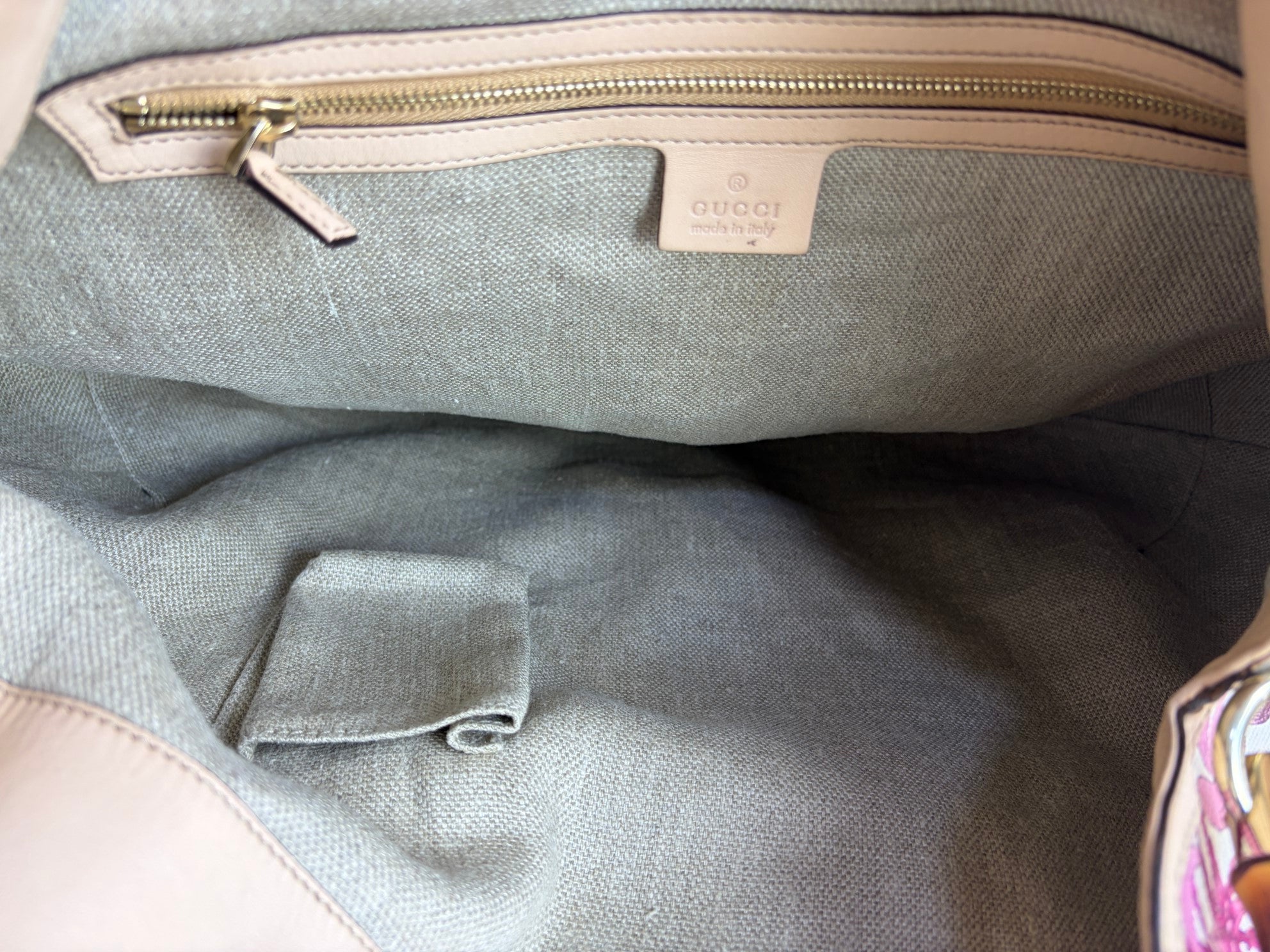 gucci white pink canvas embroidered Peggy bamboo handle bag