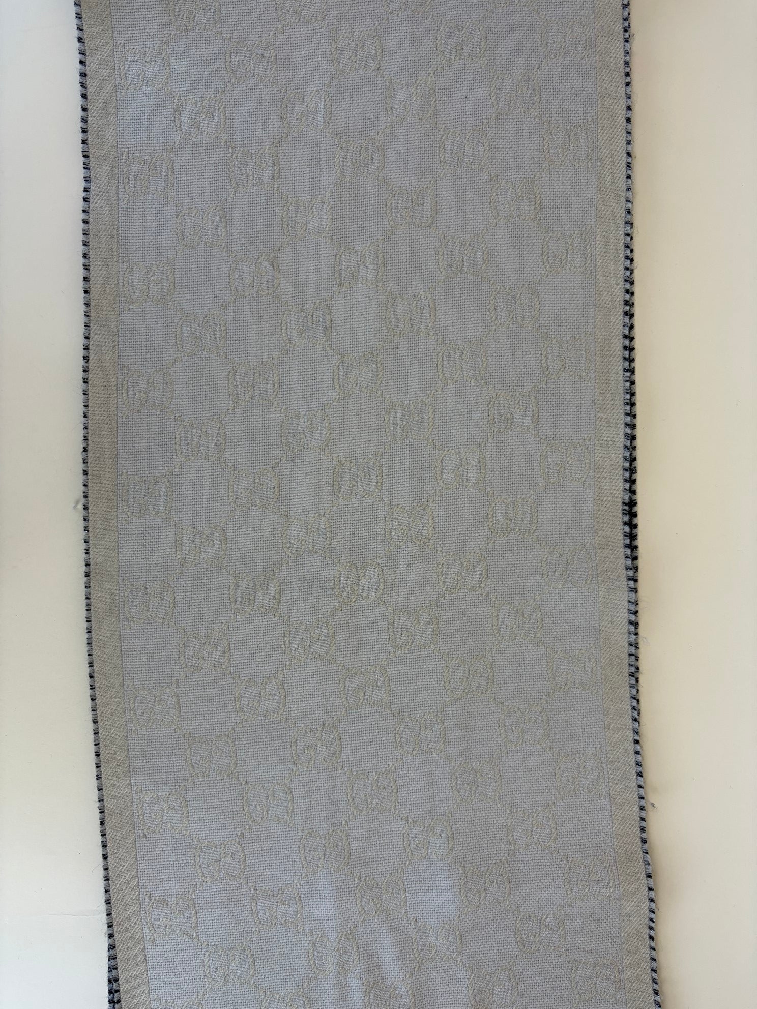 Gucci shine jacquard black /beige gg wool scarf