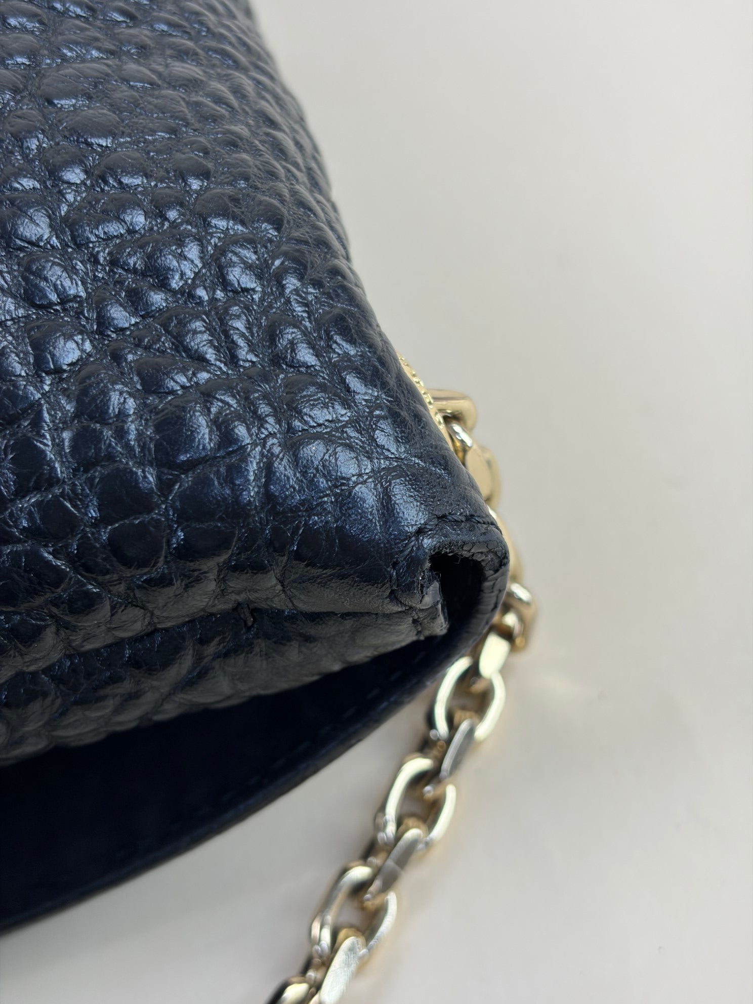 Burberry Black signature grain leather large Mildenhall shoulder bag
