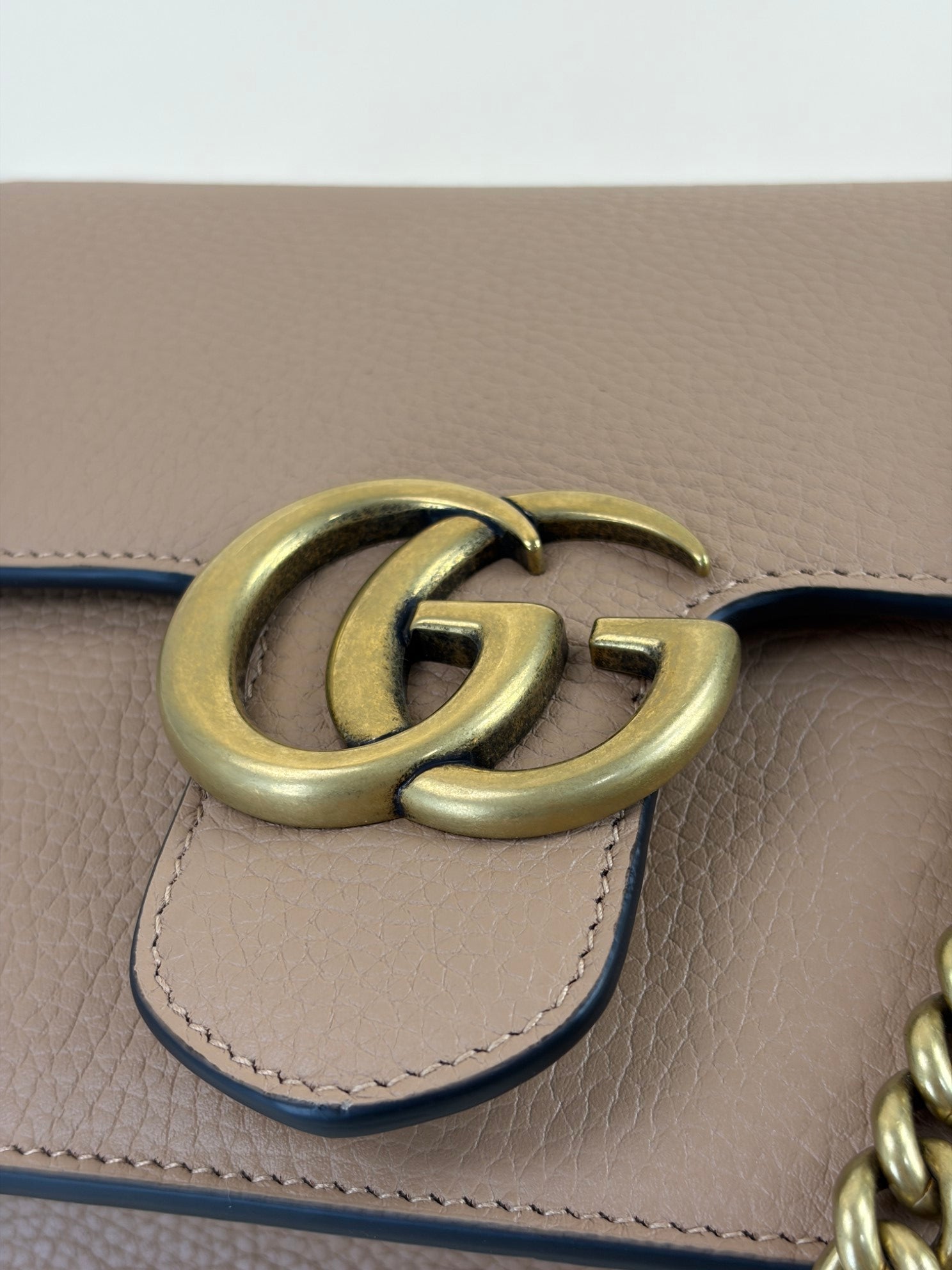 Gucci beige calfskin gg Marmont small chain handle bag