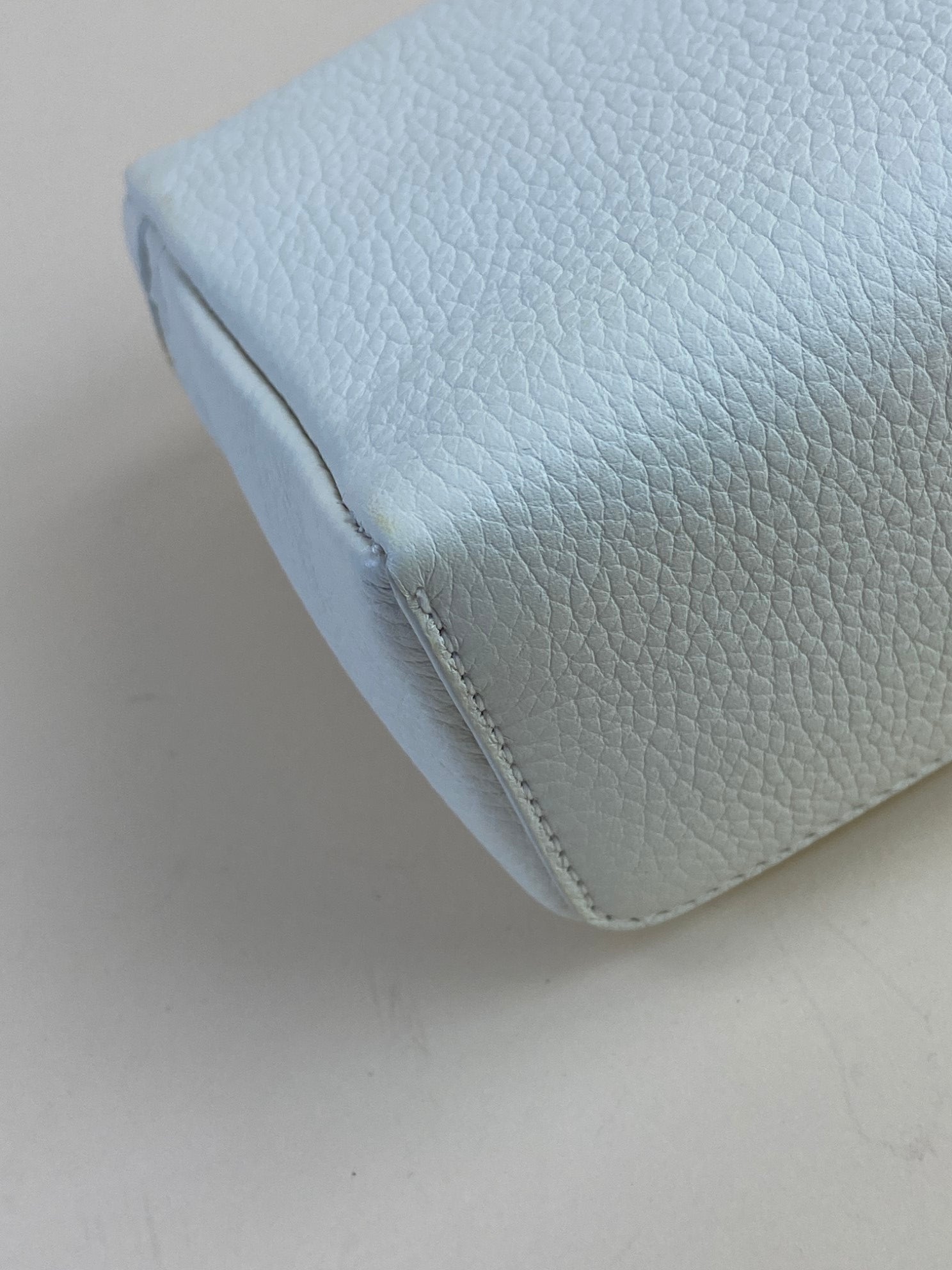 Loro Piana l19 extra pocket off-white grained calfskin