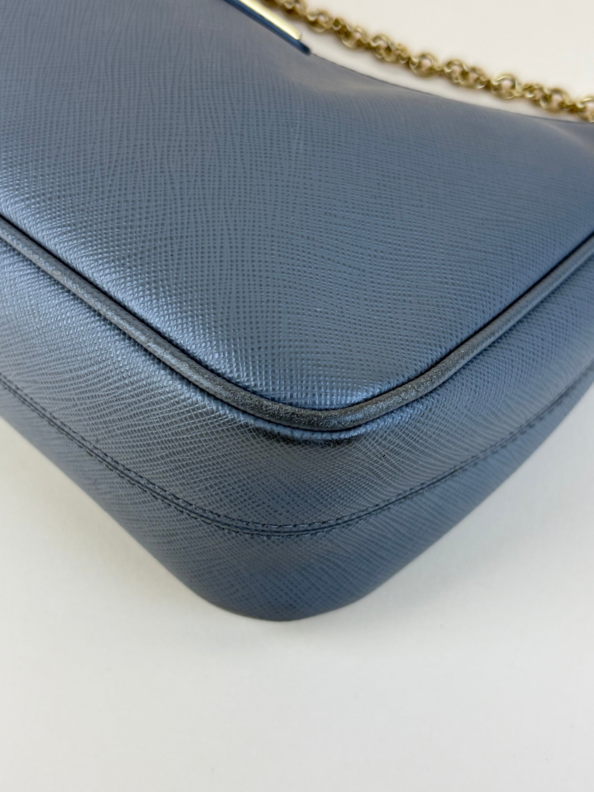 Prada cloudy grey Re-Edition 2005 Saffia no leather