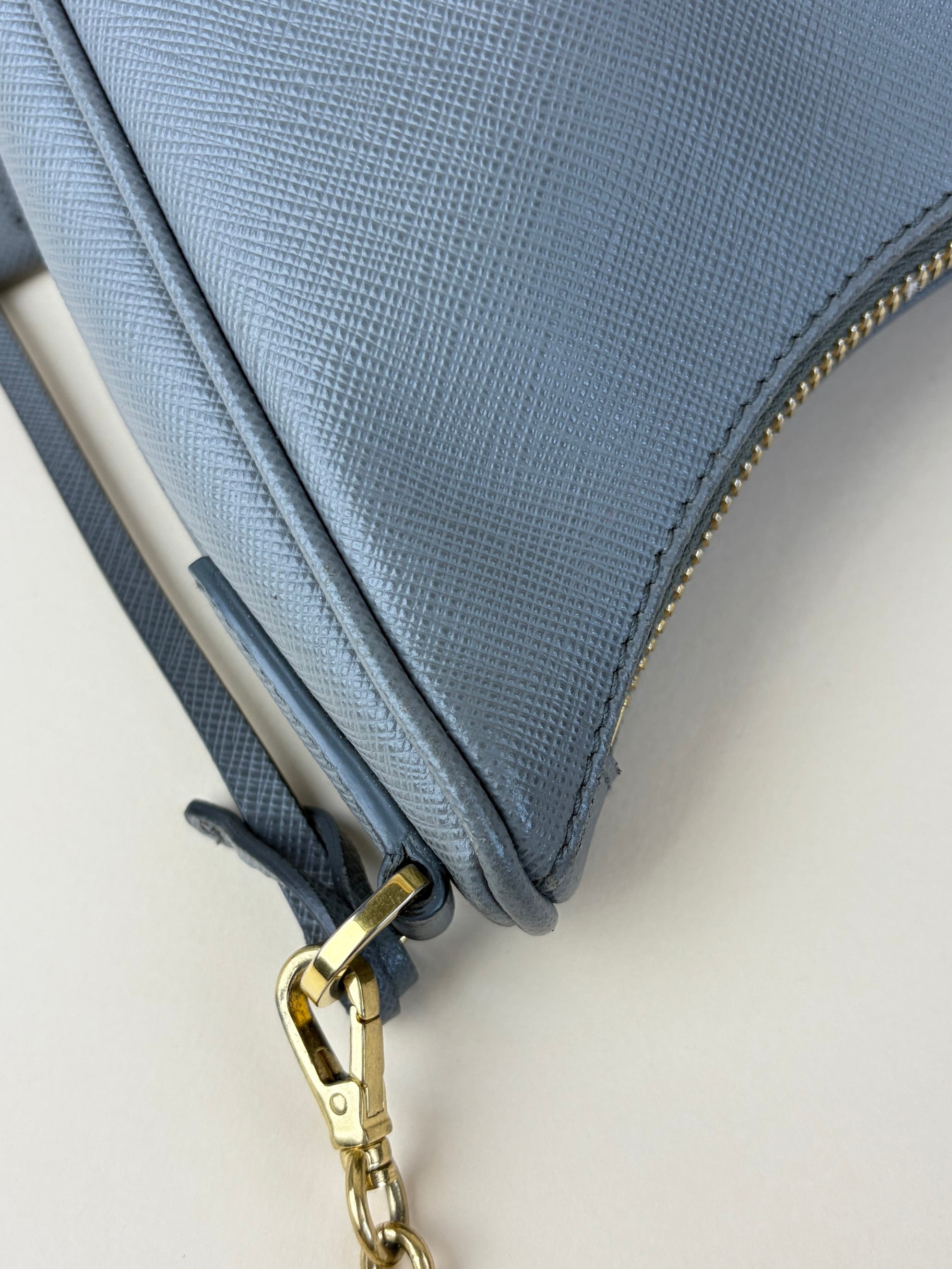 Prada cloudy grey Re-Edition 2005 Saffia no leather