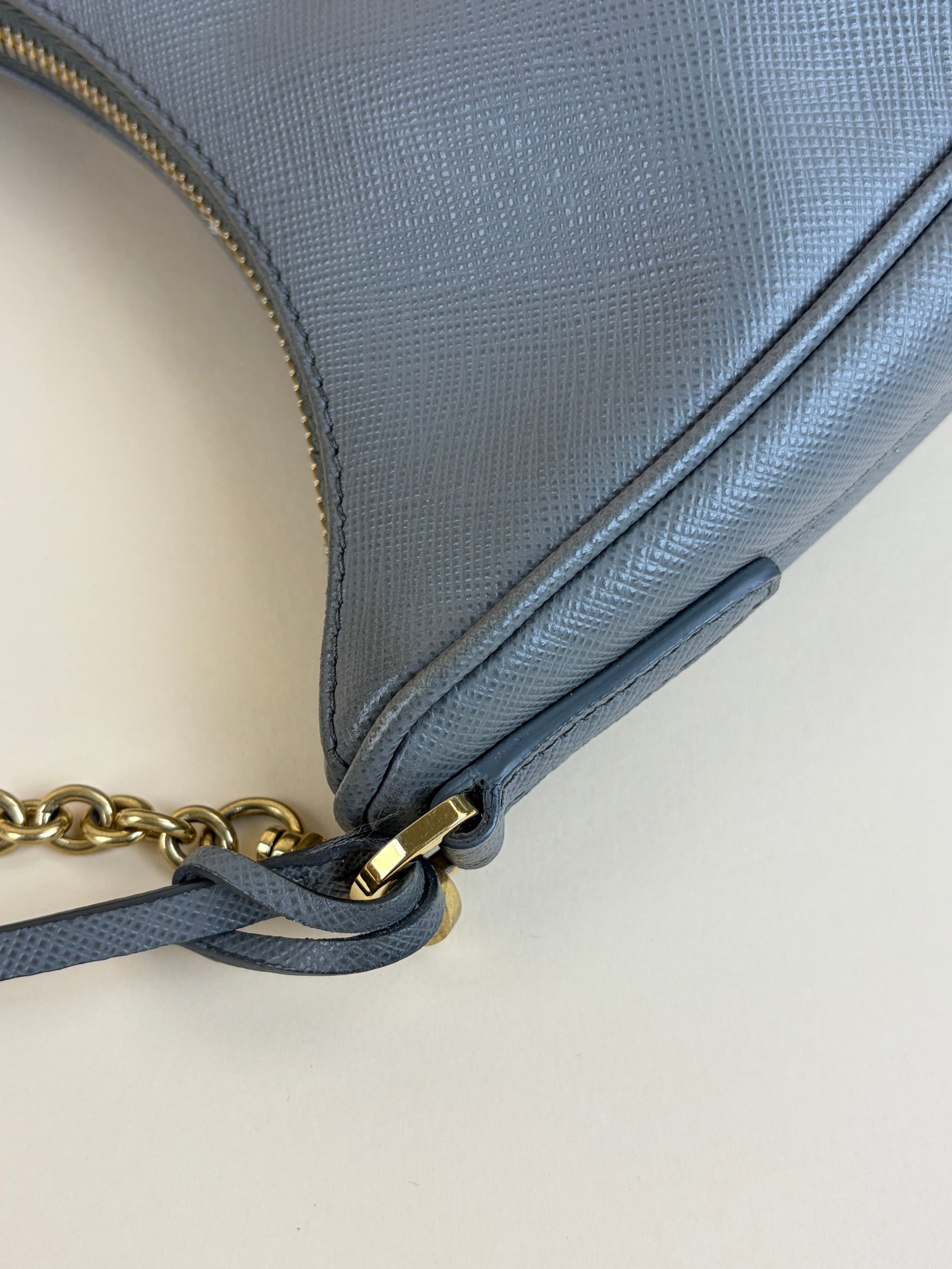 Prada cloudy grey Re-Edition 2005 Saffia no leather