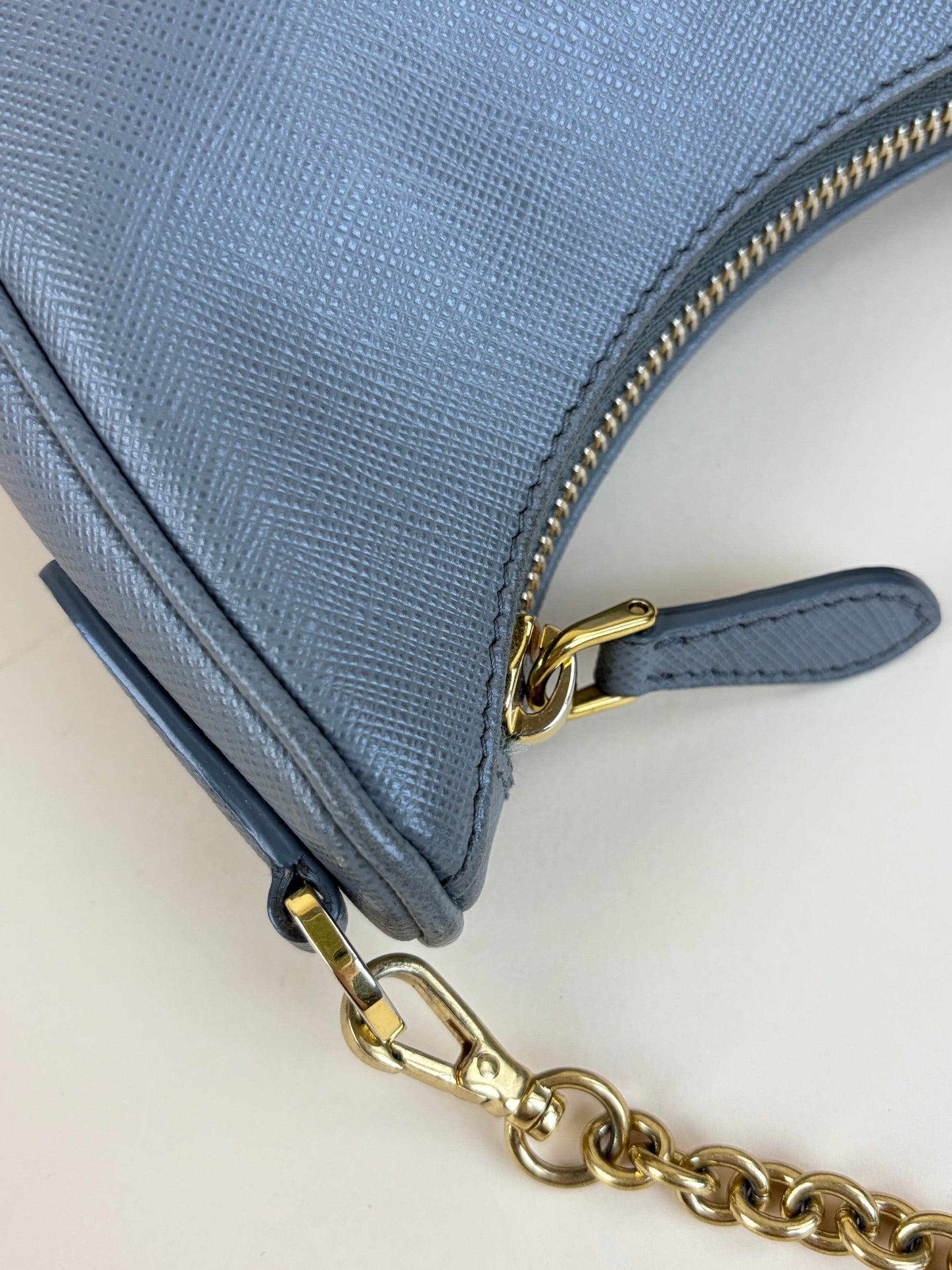 Prada cloudy grey Re-Edition 2005 Saffia no leather
