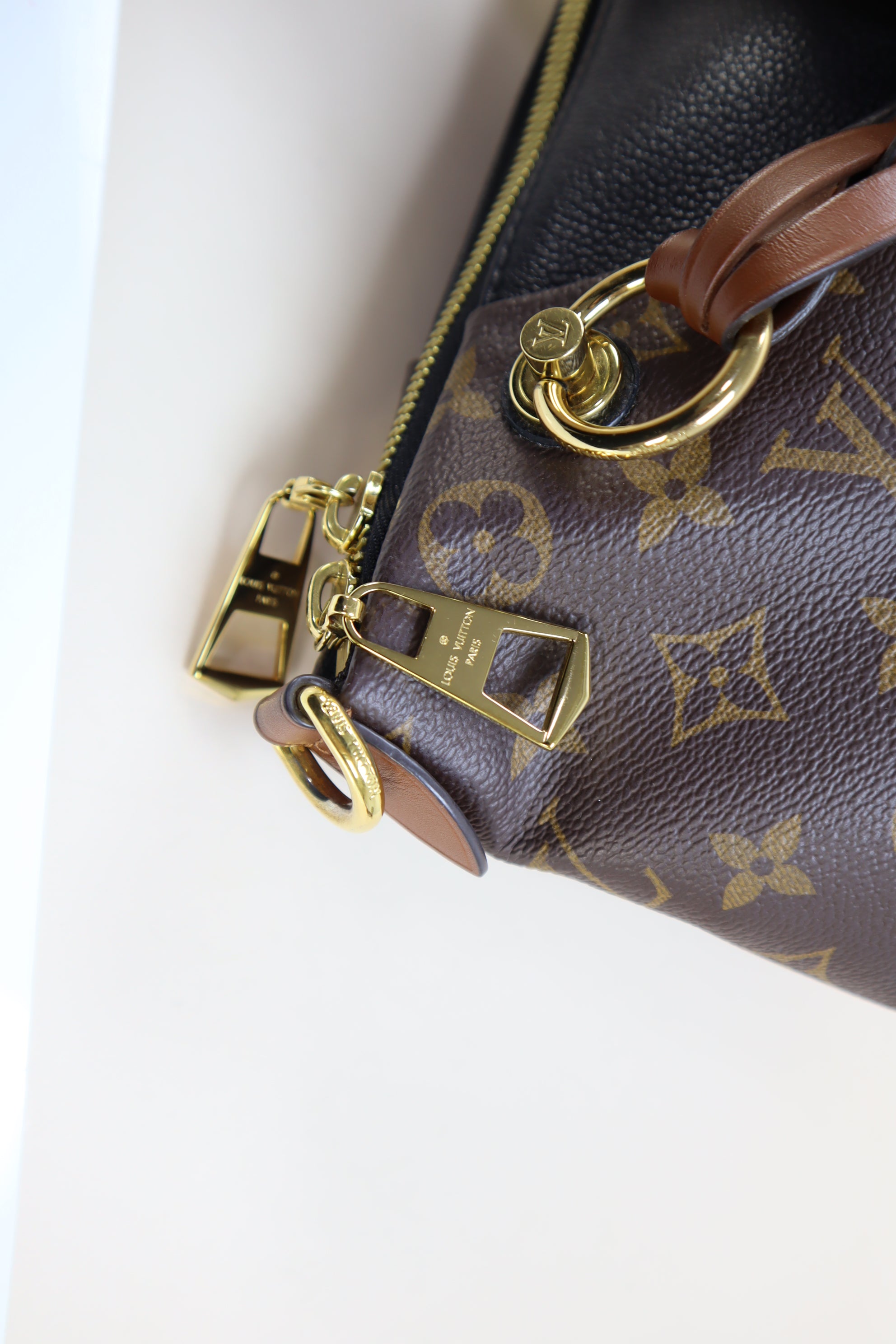 Louis Vuitton Monogram Black MM Tote V Bag