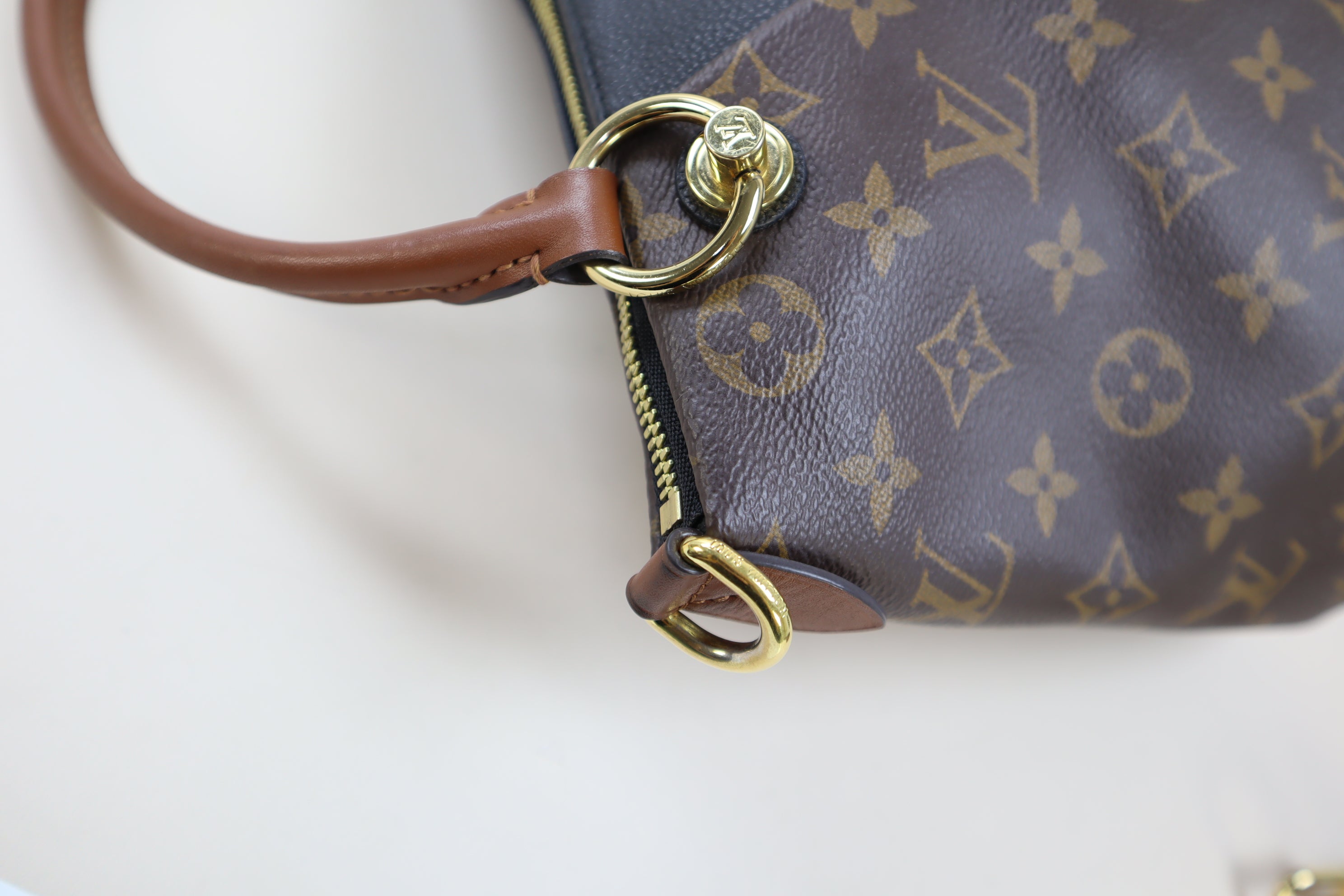 Louis Vuitton Monogram Black MM Tote V Bag