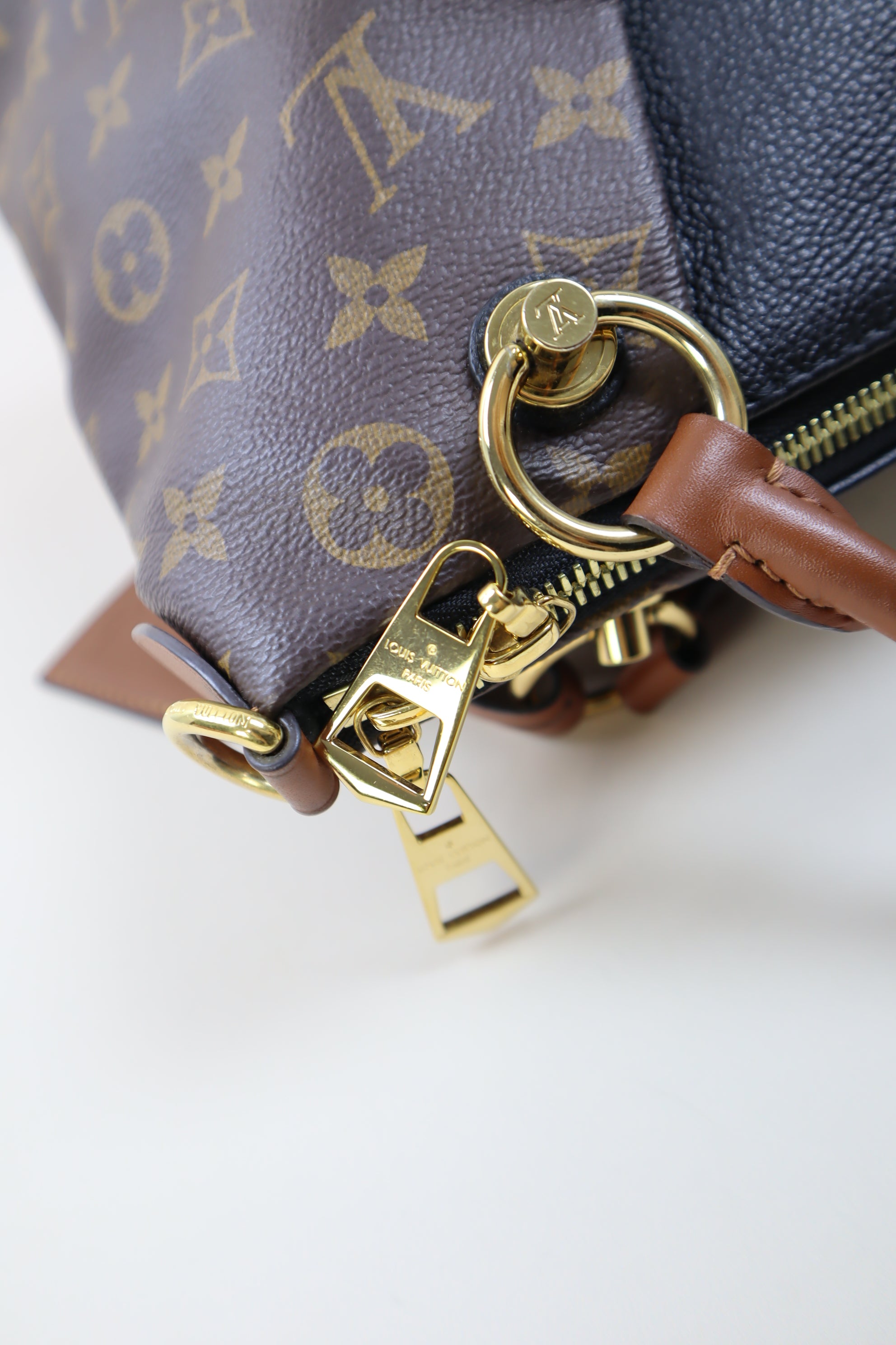 Louis Vuitton Monogram Black MM Tote V Bag