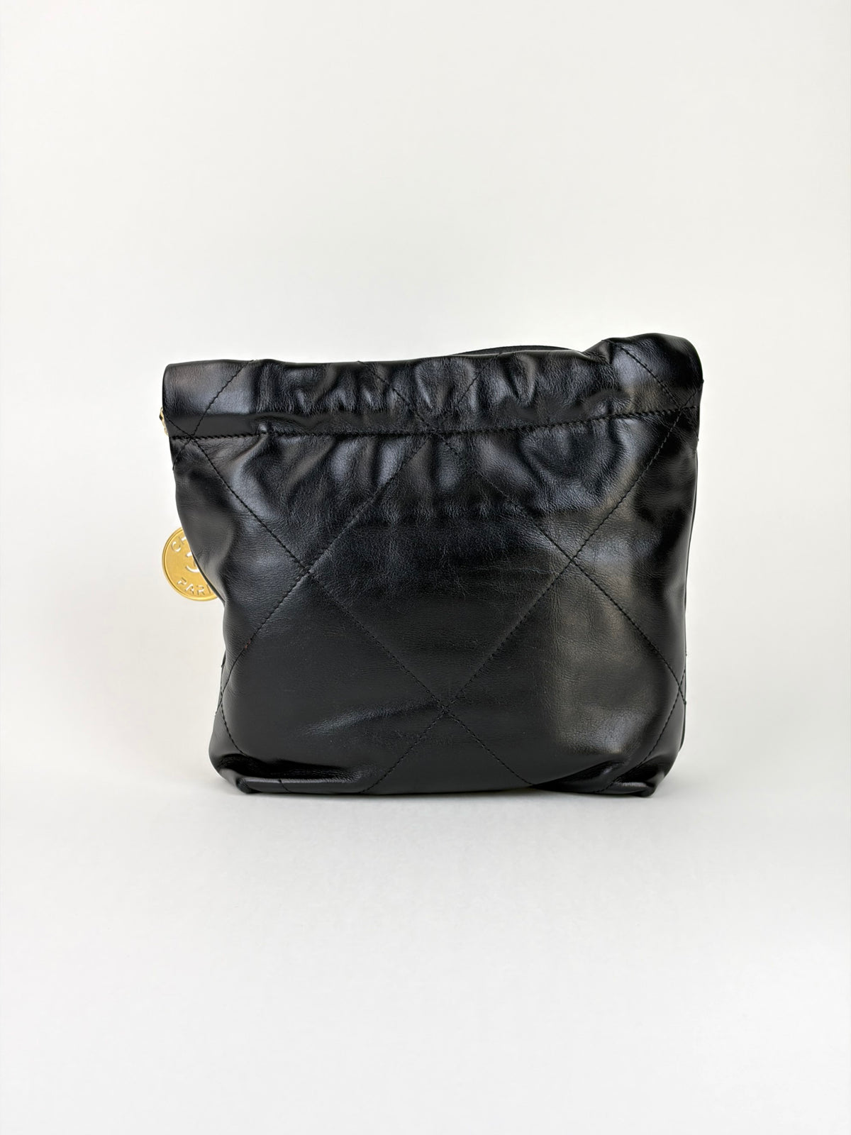 Chanel 22 mini black quilted
